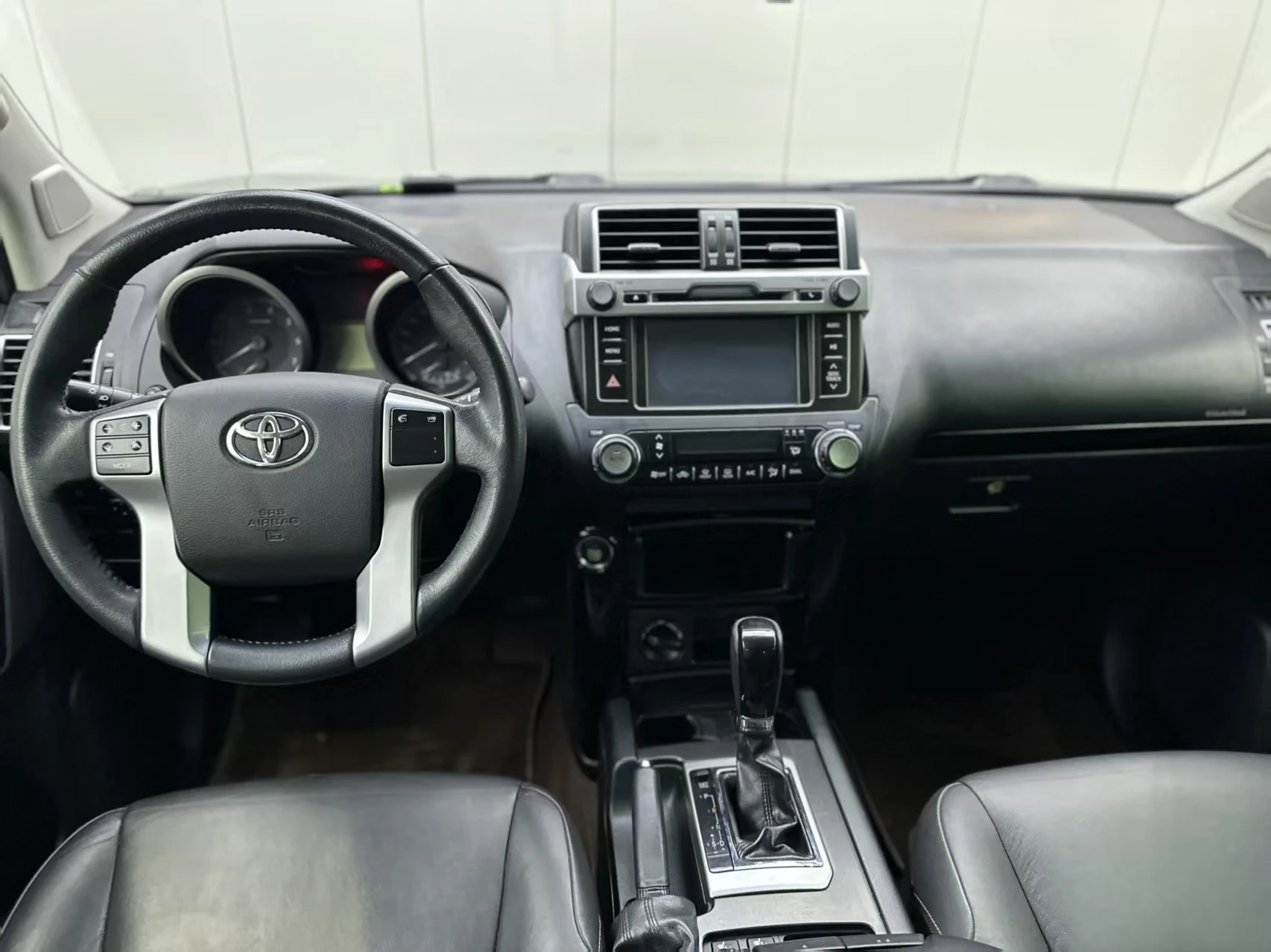 Toyota Land Cruiser Prado - interior