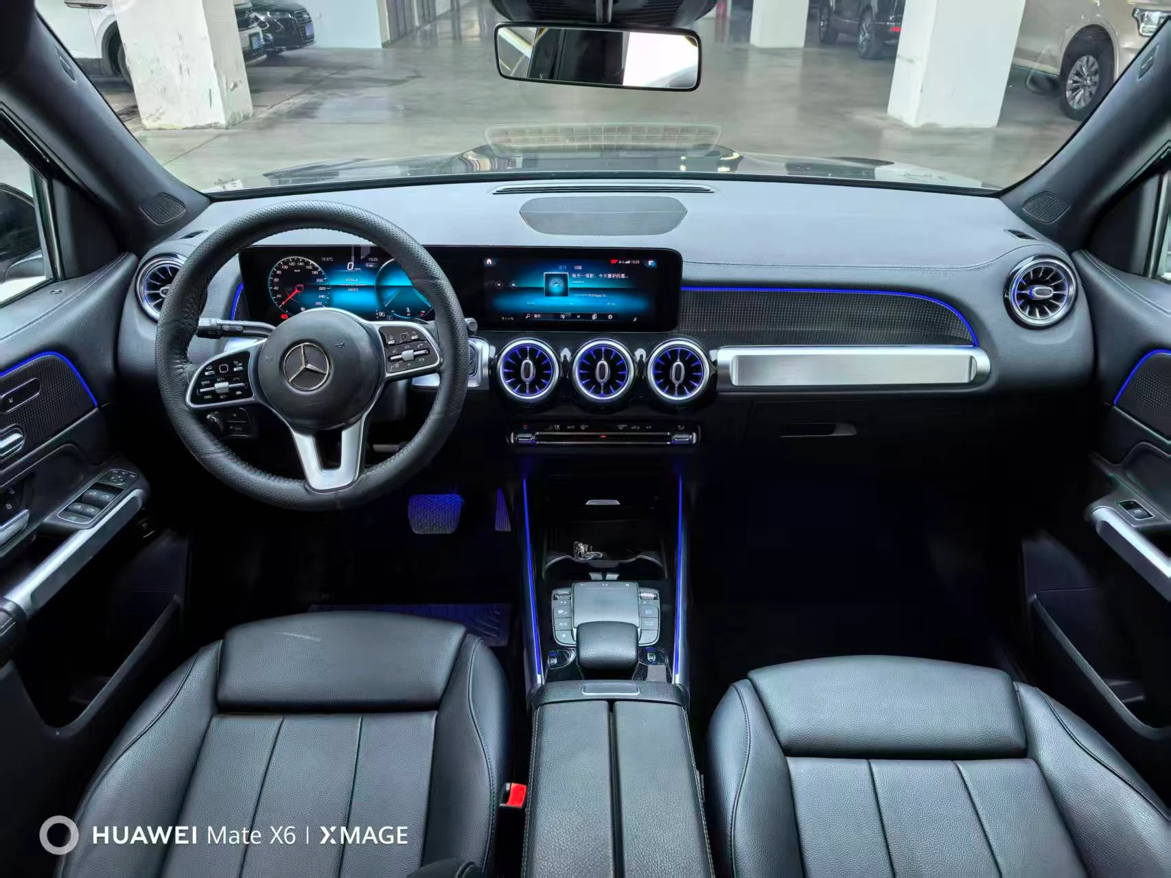 Mercedes-Benz GLB200 - Fashion Edition - 2WD - interior