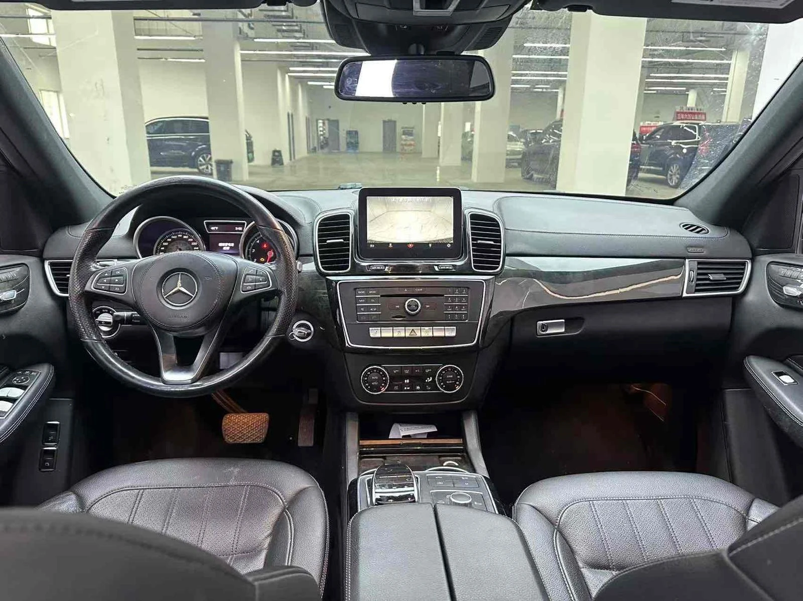 Mercedes-Benz GLS450 - interior