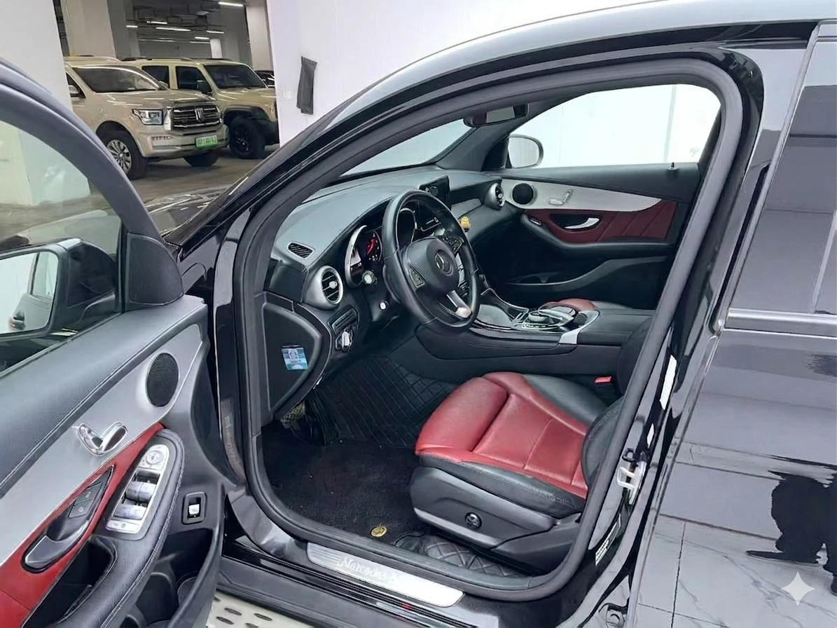 Mercedes-Benz GLC200  - interior