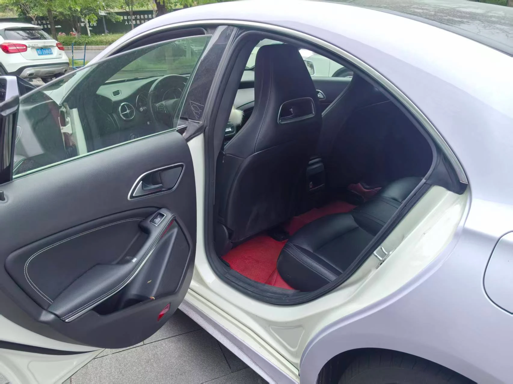 Mercedes-Benz CLA200  - interior