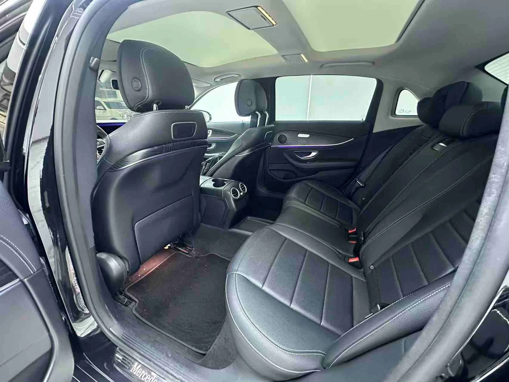 Mercedes-Benz E300L  - interior