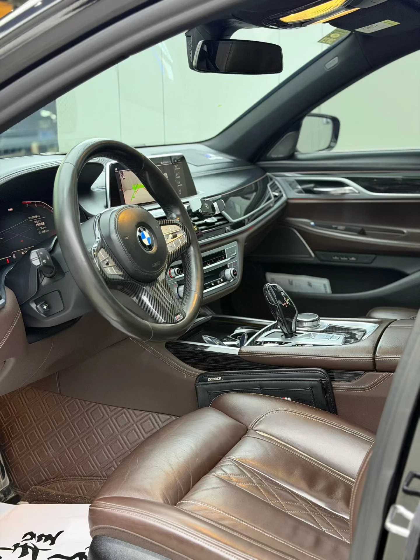 BMW 740Li - interior