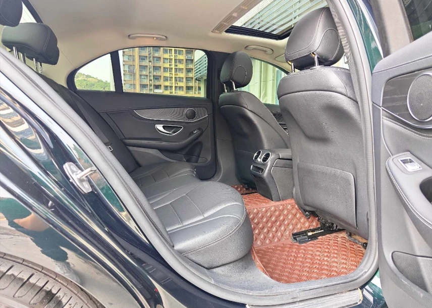 Mercedes-Benz C180 L - interior