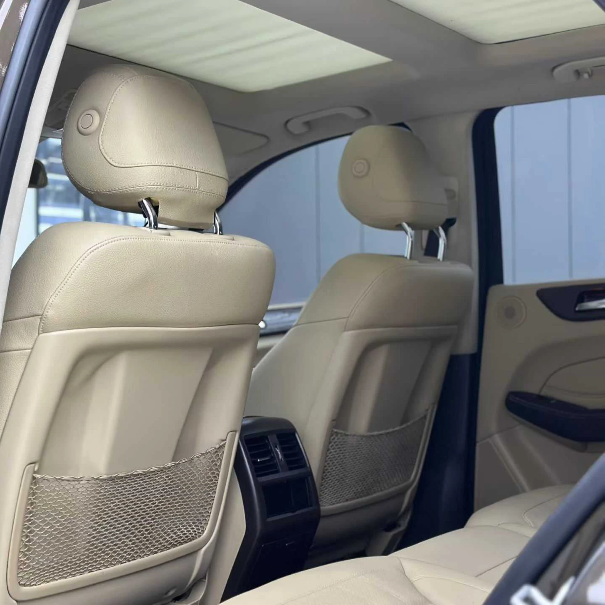 Mercedes - Benz GLE400 - interior