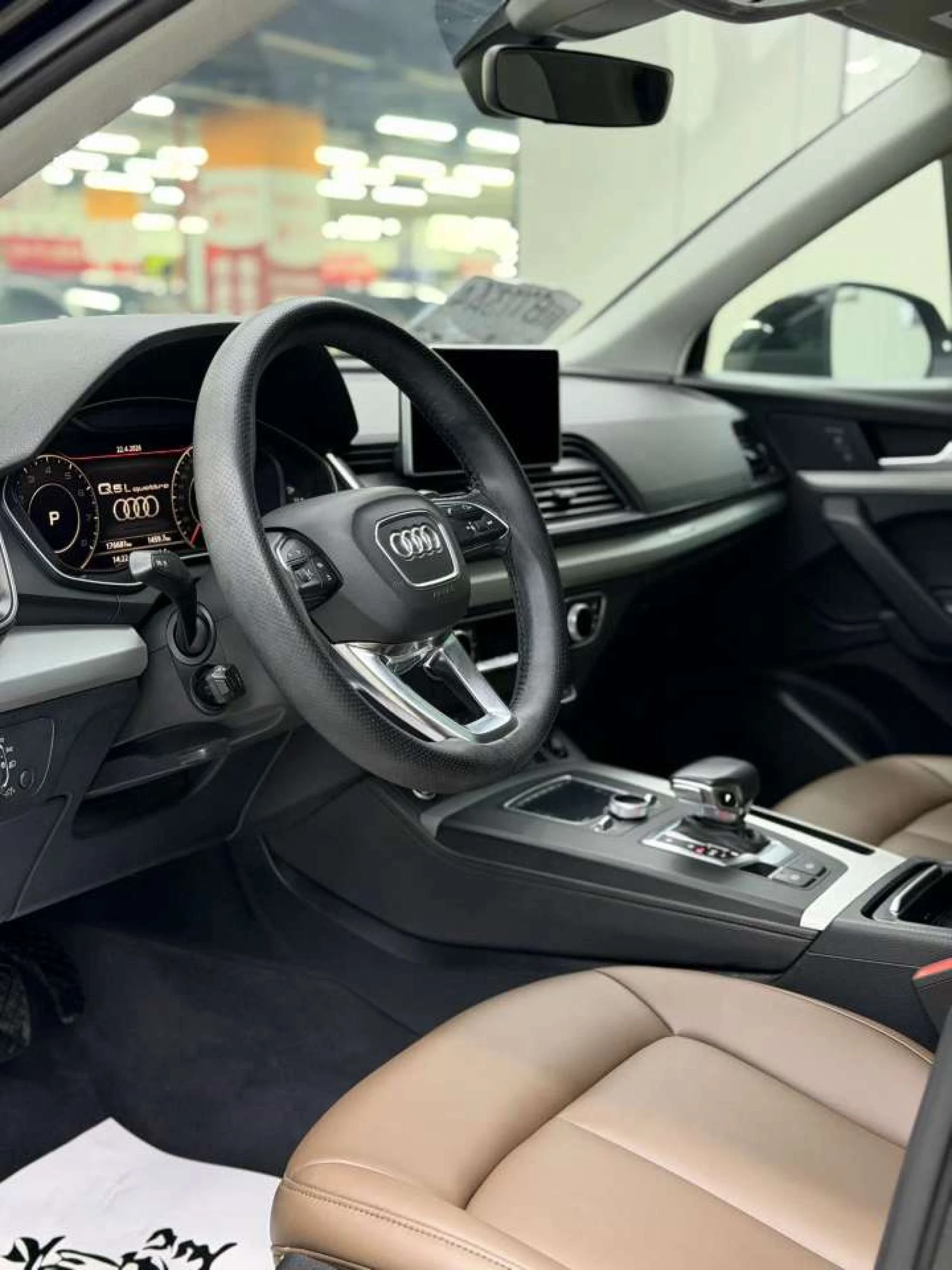 Audi Q5L 40 TFSI - interior