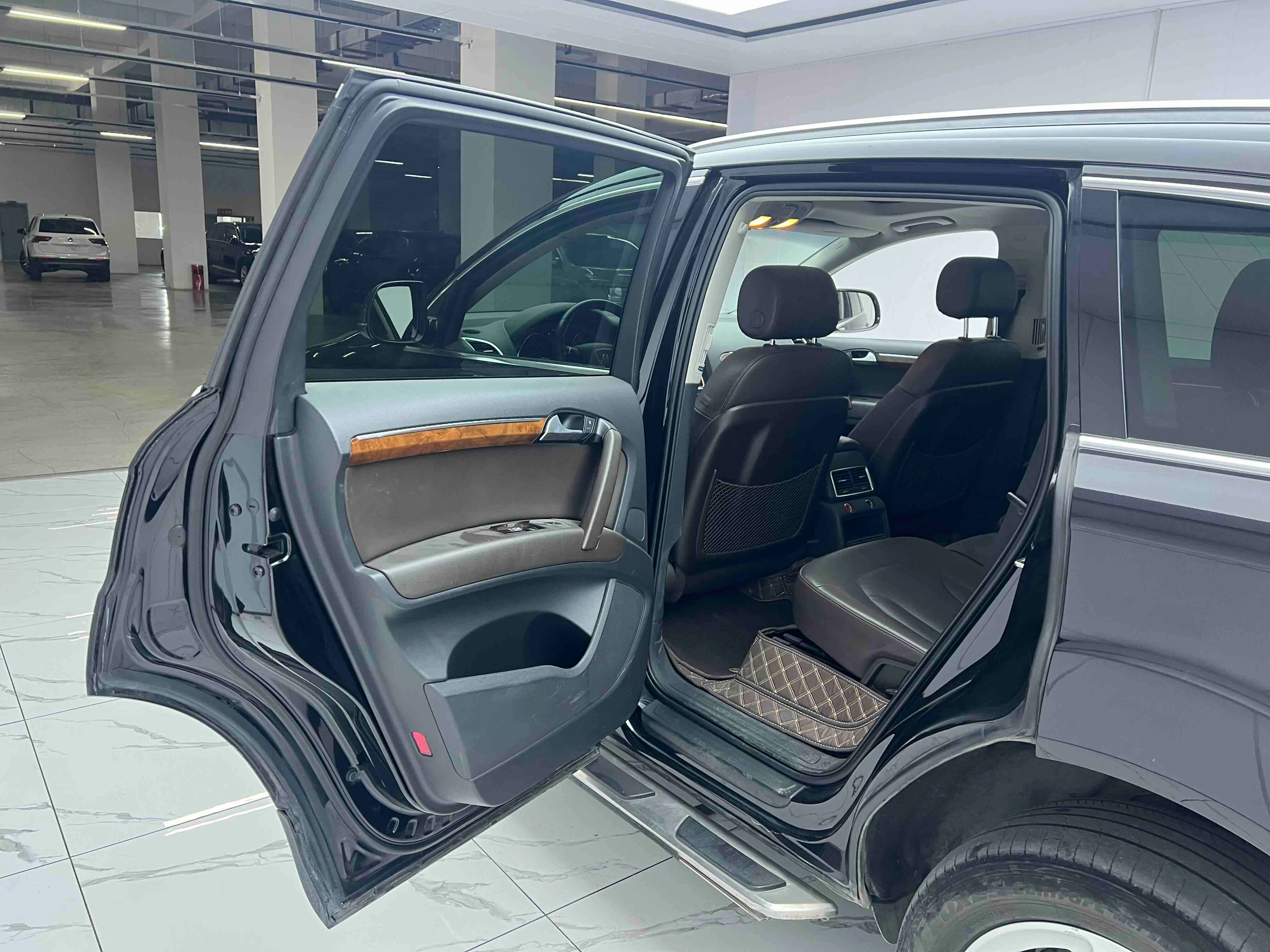 Audi Q7 35 TFSI  - interior