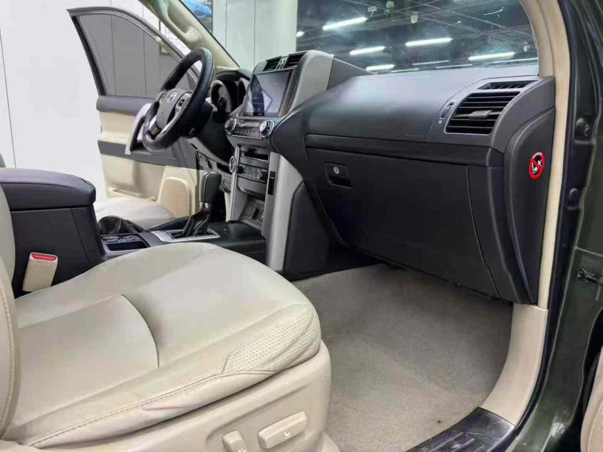 Toyota Land Cruiser Prado - interior