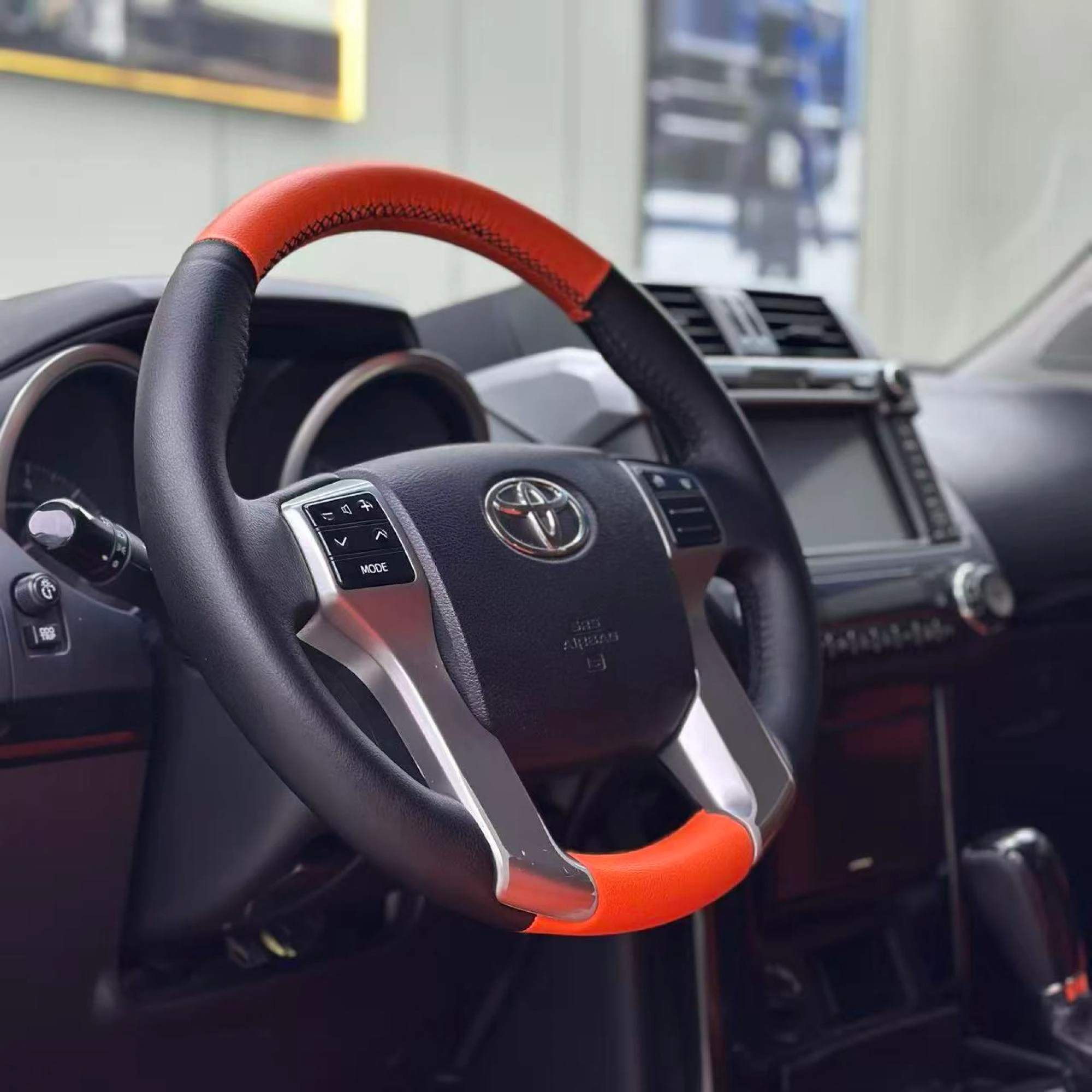 Toyota Land Cruiser Prado - interior