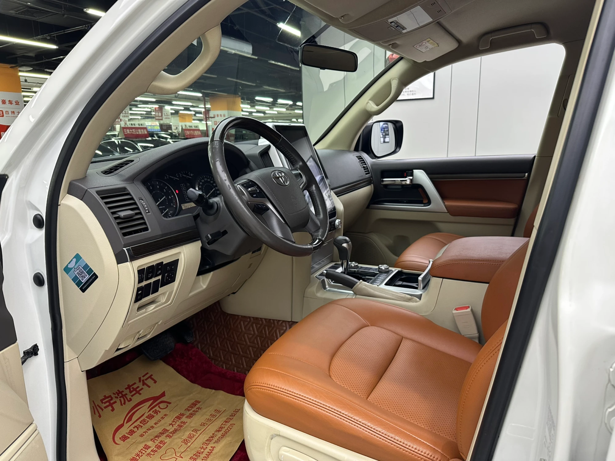 Toyota Land Cruiser GXR  - interior