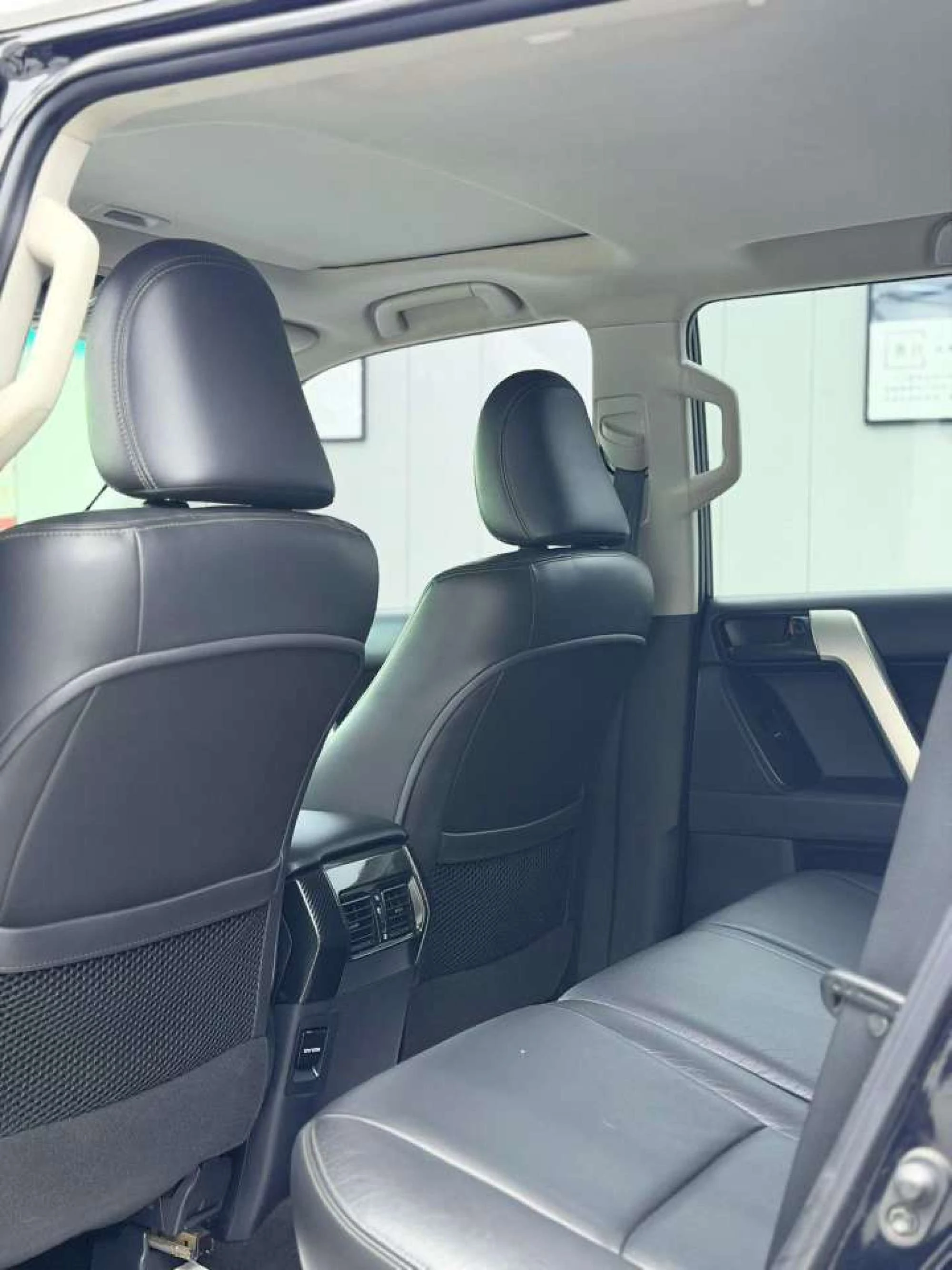 Toyota Prado  - interior