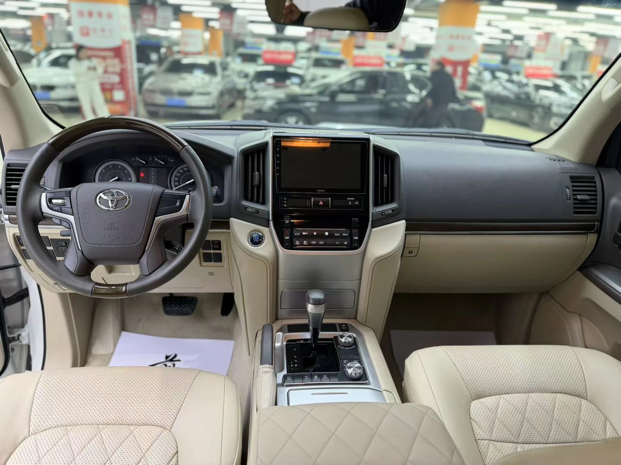 Toyota Land Cruiser Kluger  - interior