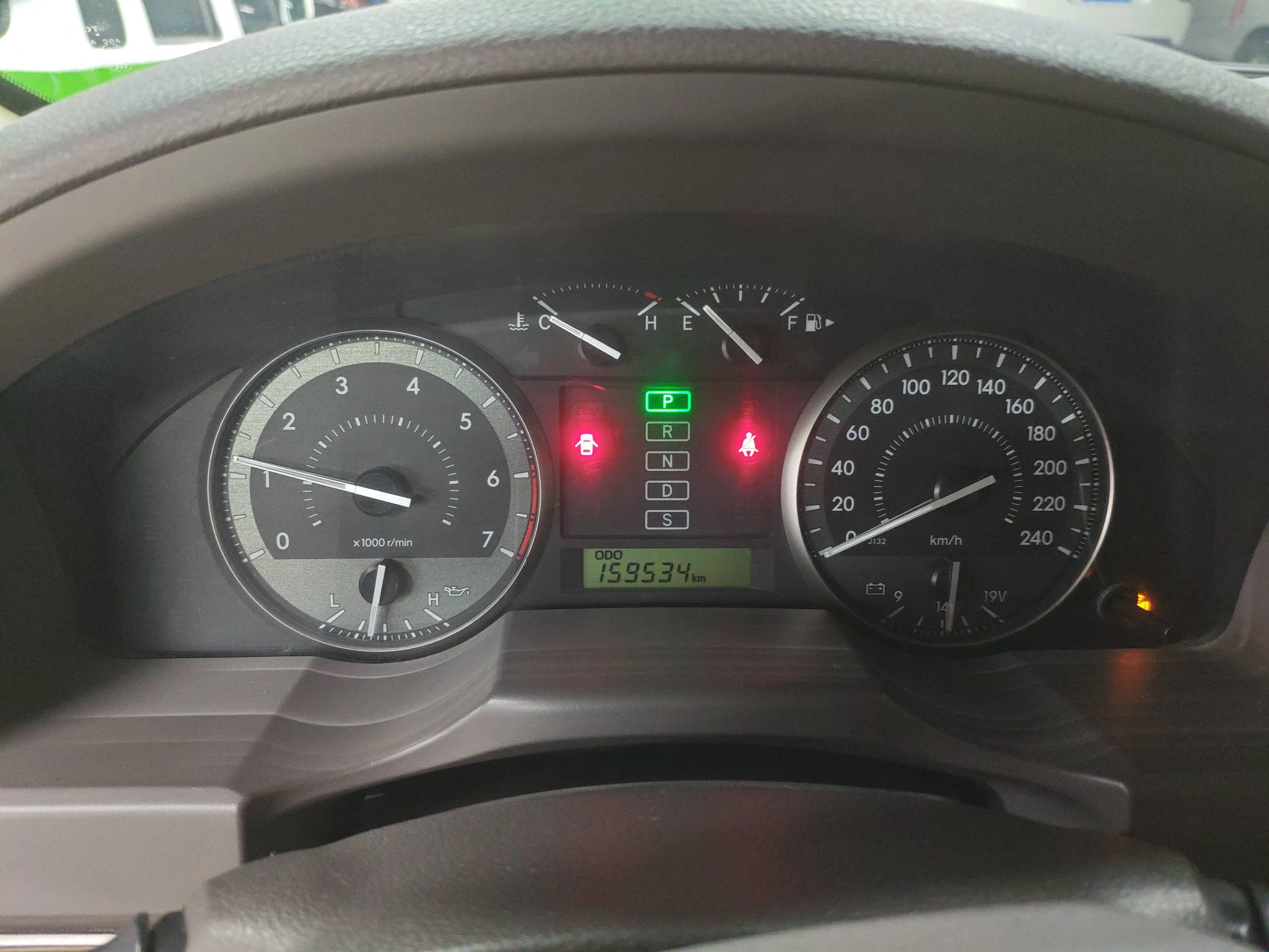 Toyota Land Cruiser Kluger  - interior