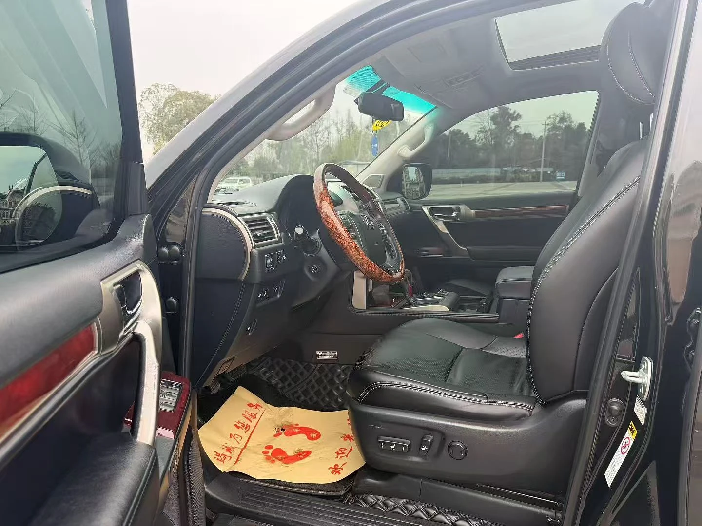 Lexus GX400  - interior