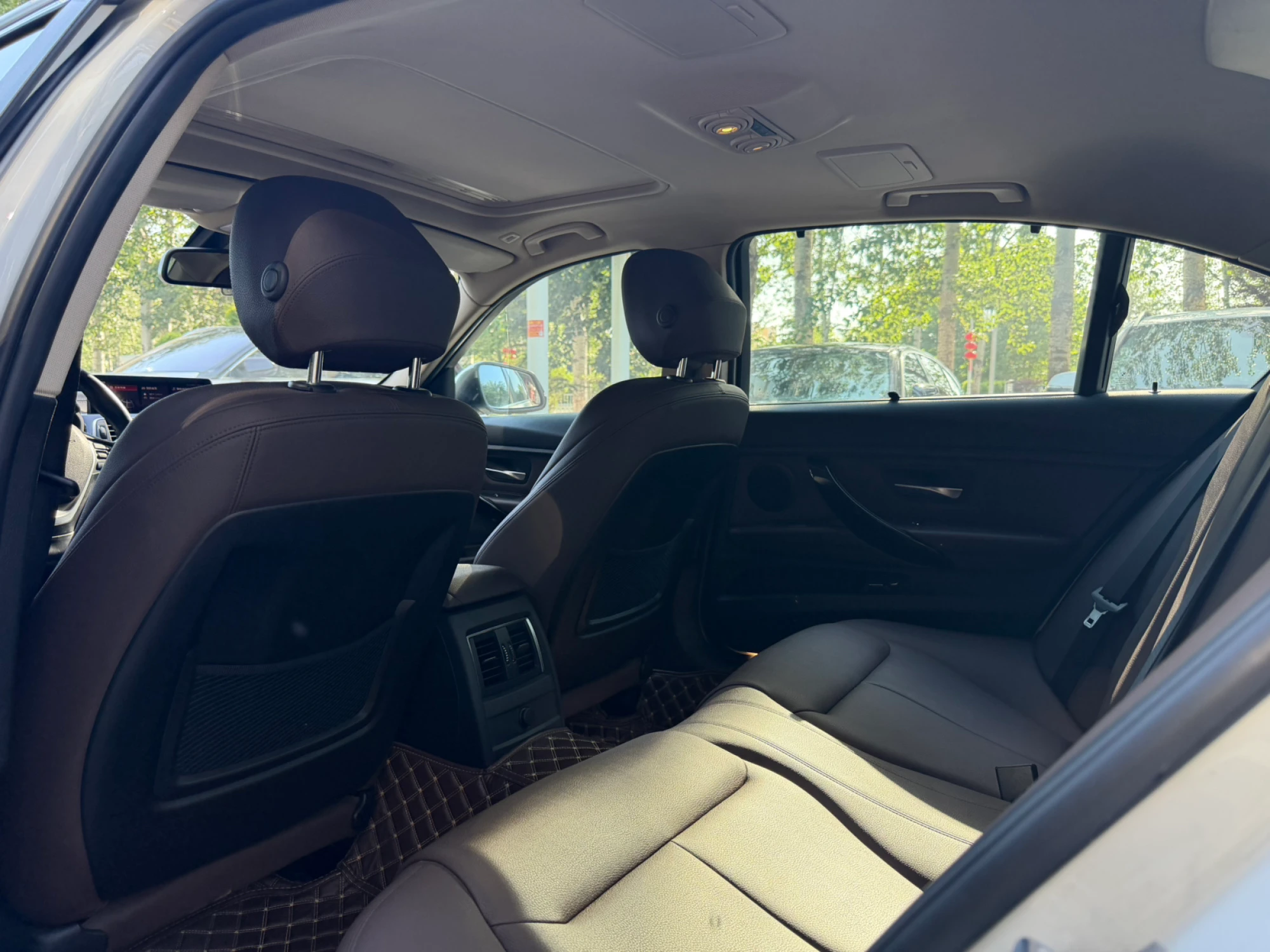 BMW 320Li - interior