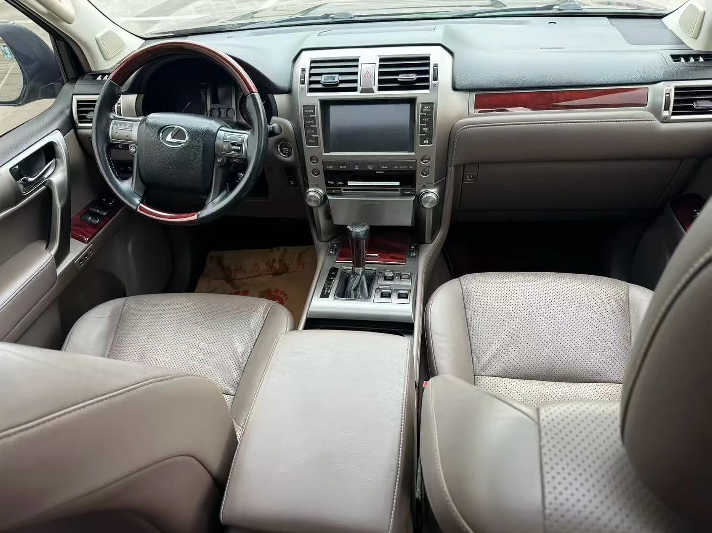 Lexus GX400 - interior