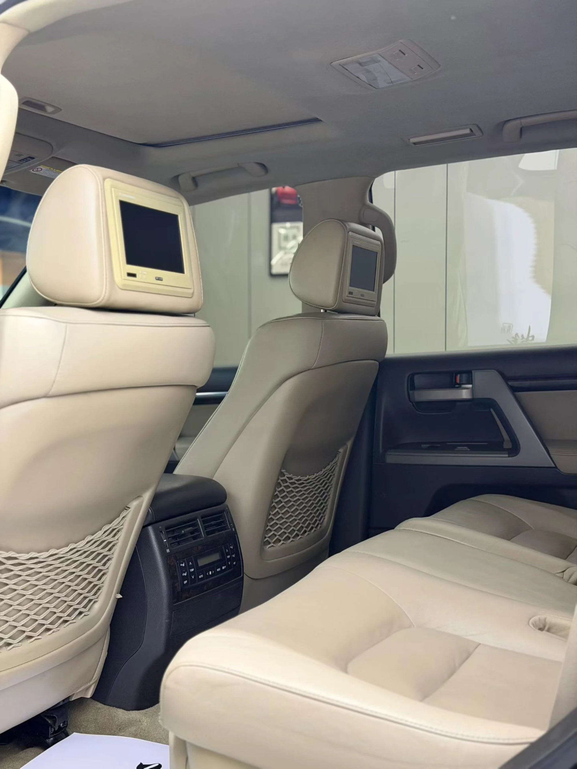 Toyota Prado VX - interior