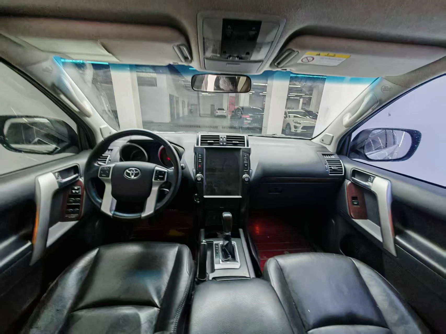 Toyota Land Cruiser Prado - interior