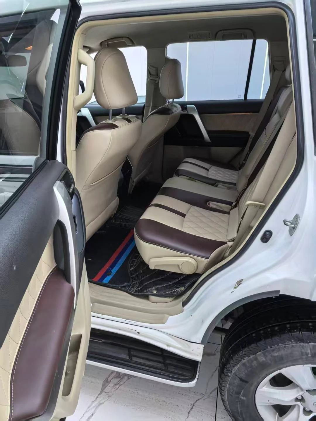 Toyota Land Cruiser Prado - interior
