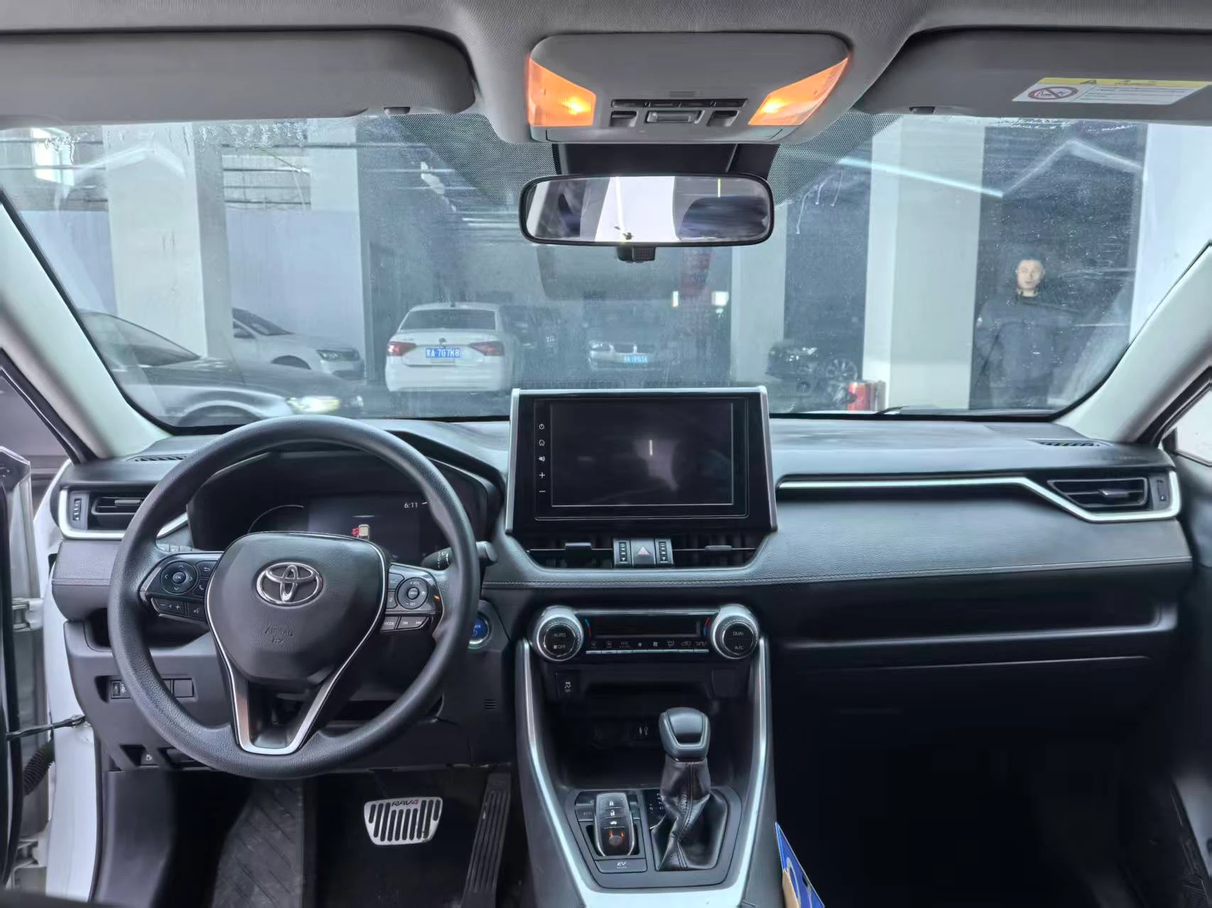 Toyota RAV 4 - interior