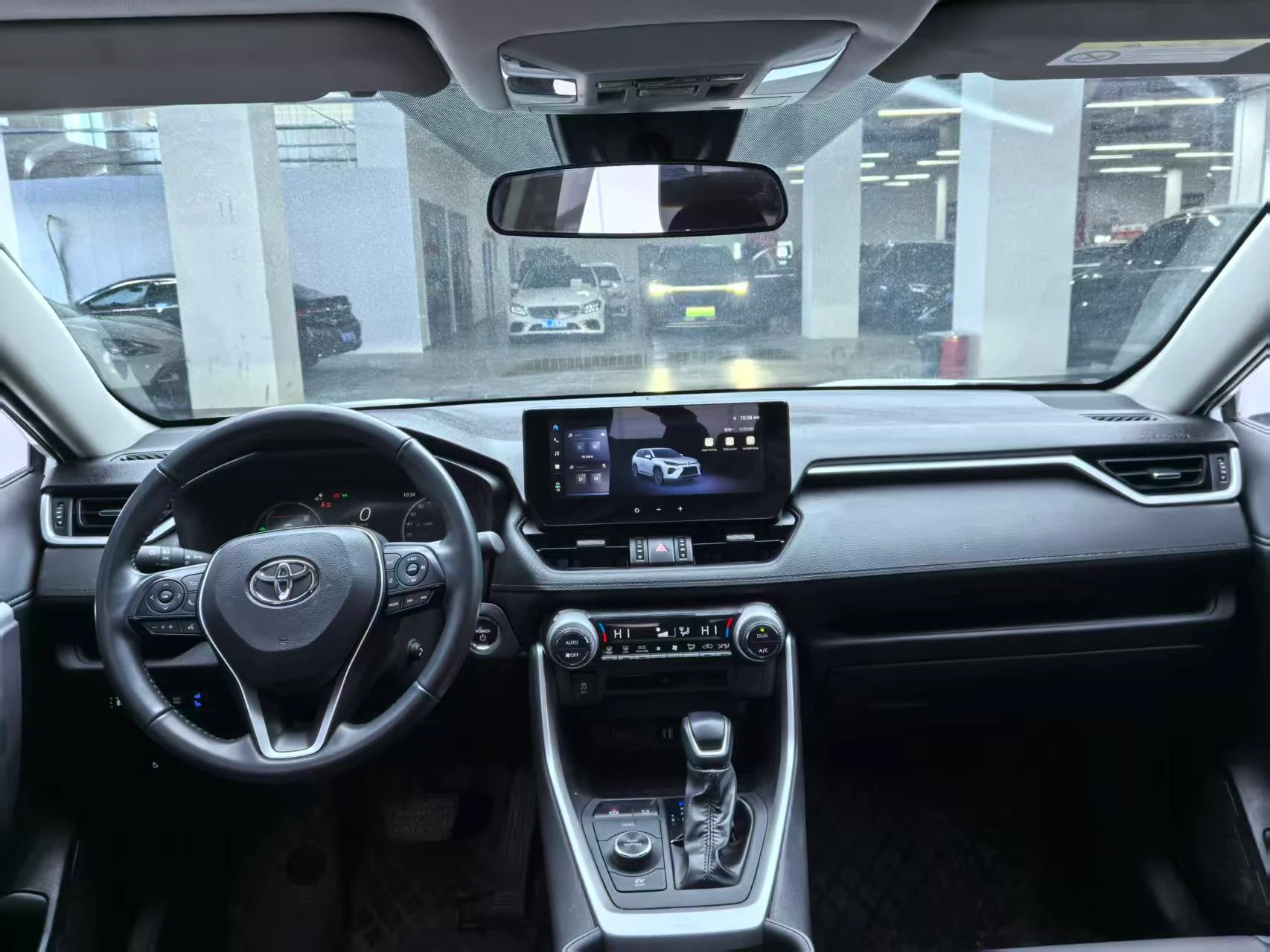 Toyota Wildlander - interior