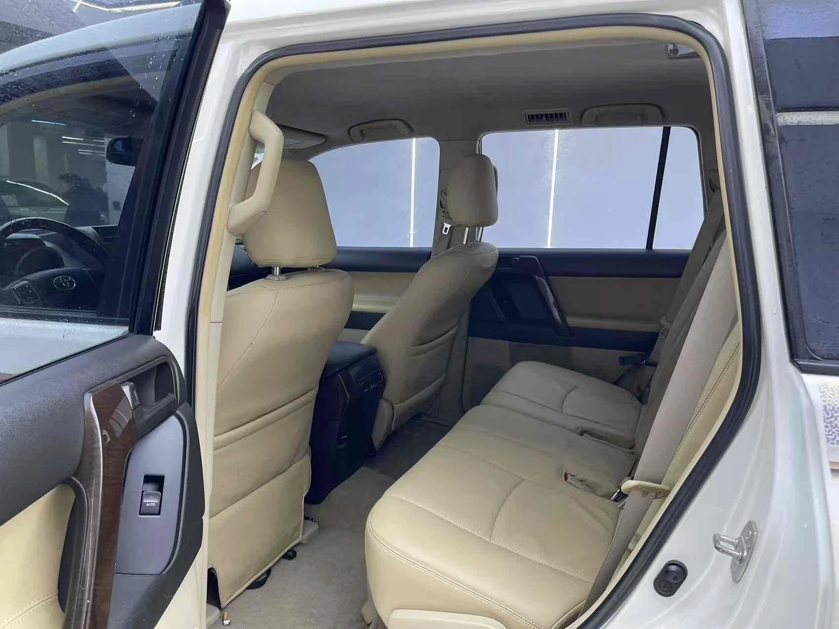 Toyota Land Cruiser Prado - interior
