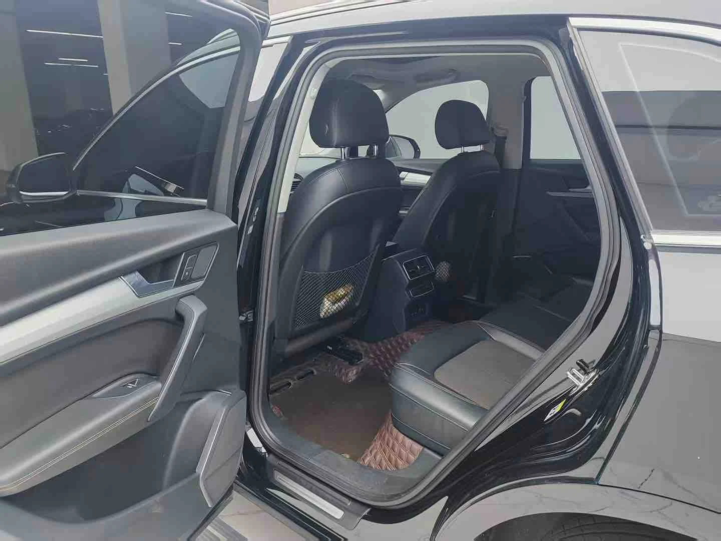 AUDI Q5 40 TFSI  - interior
