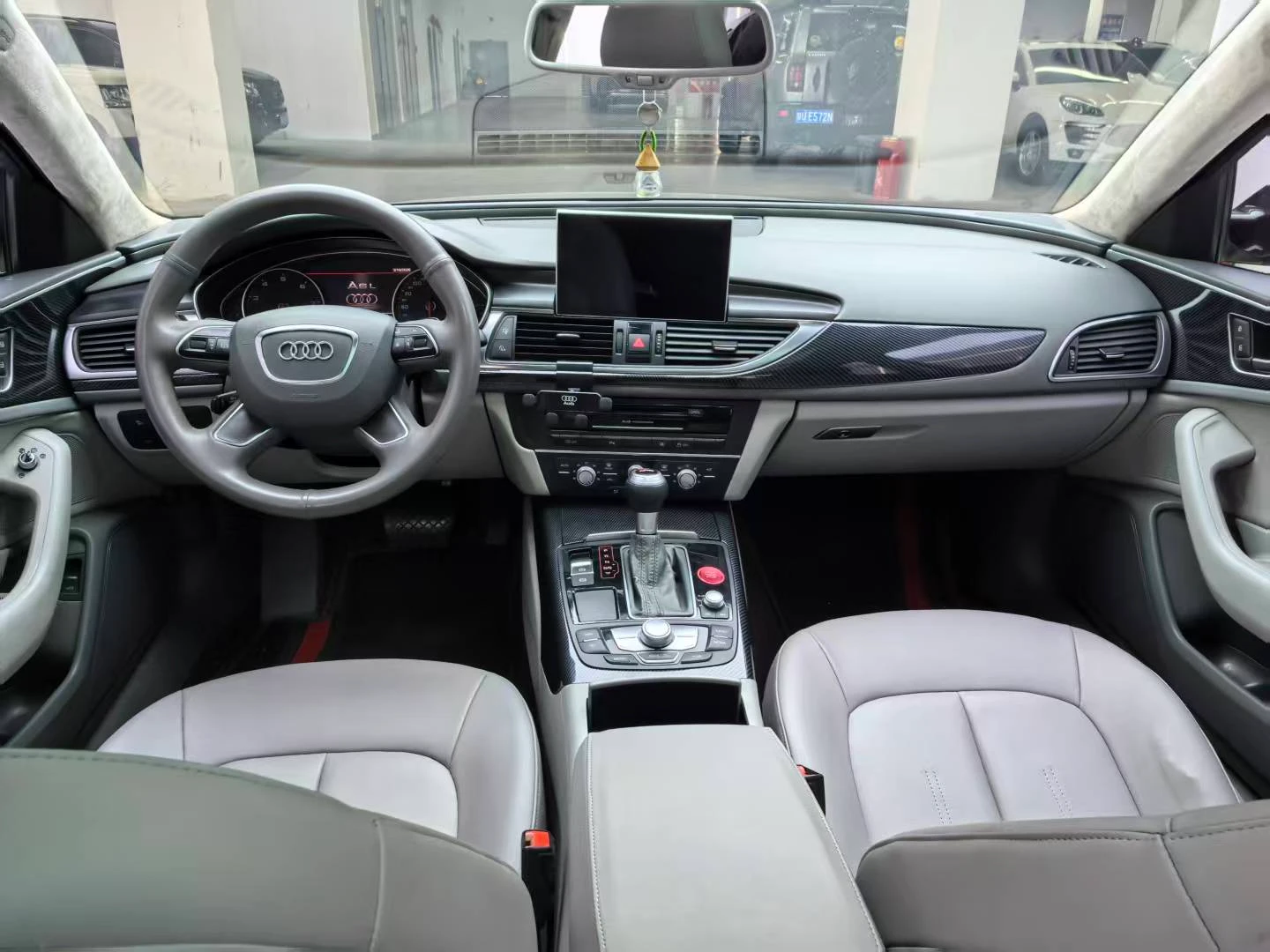 AUDI A6 30 TFSI - interior