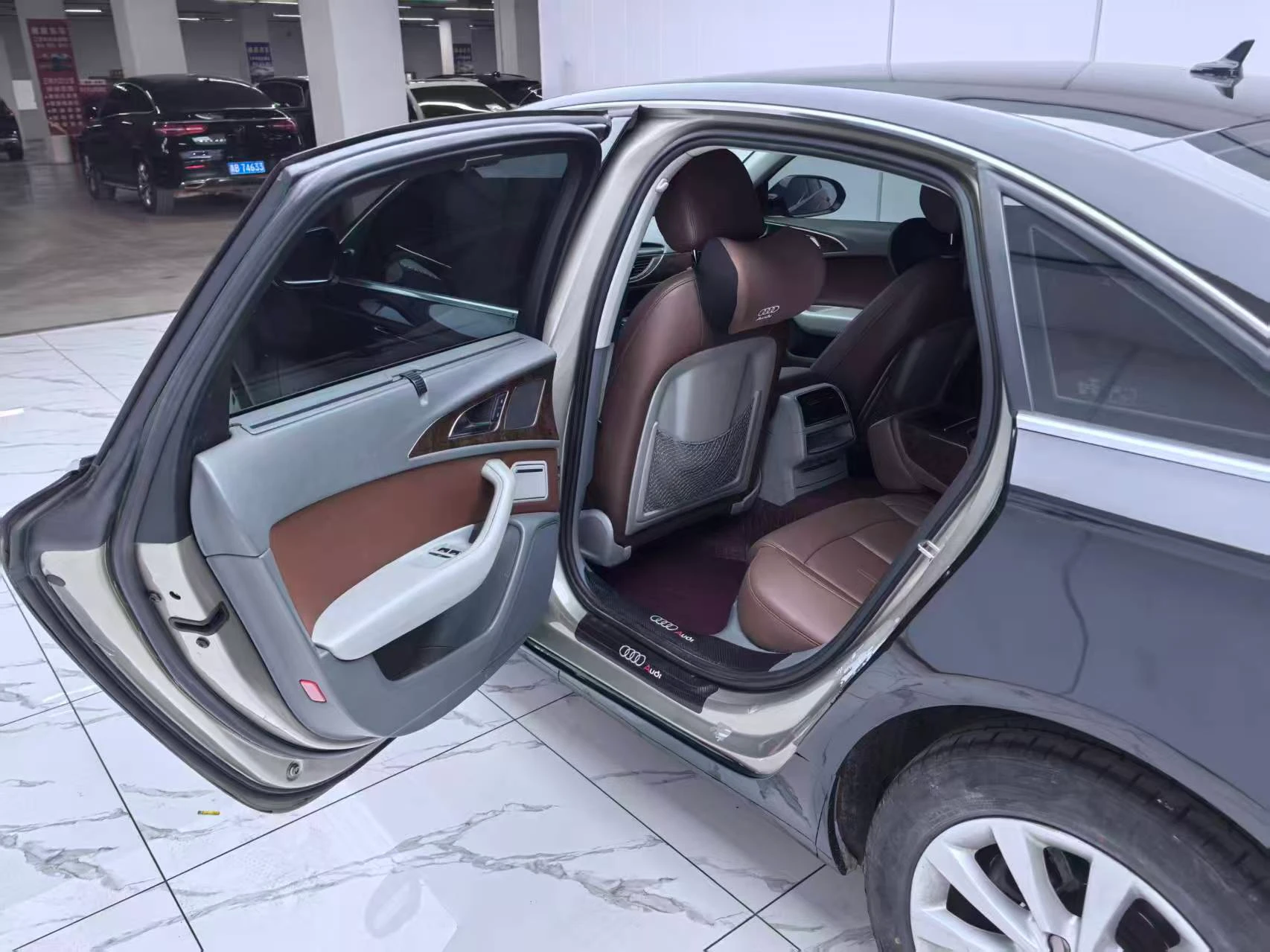 AUDI A6 - interior