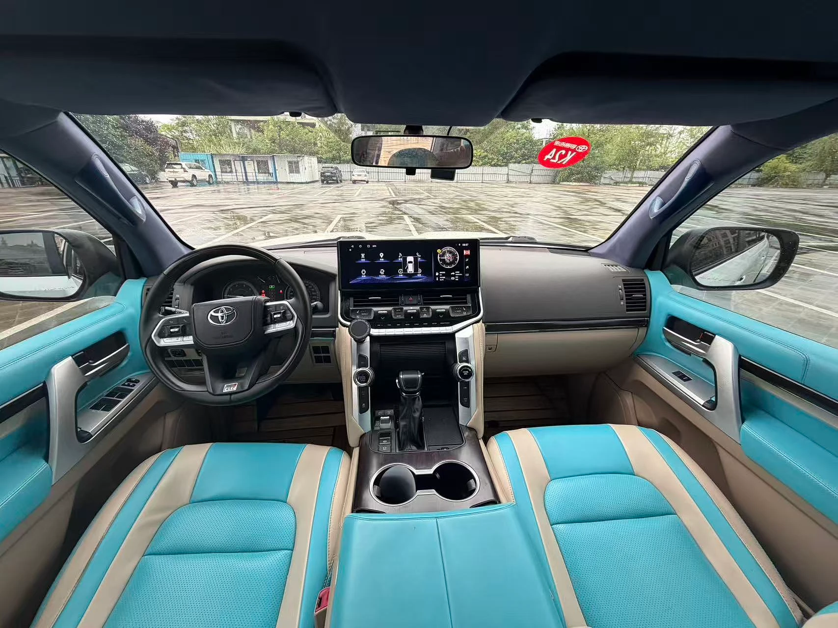 Toyota Land Cruiser GXR - interior