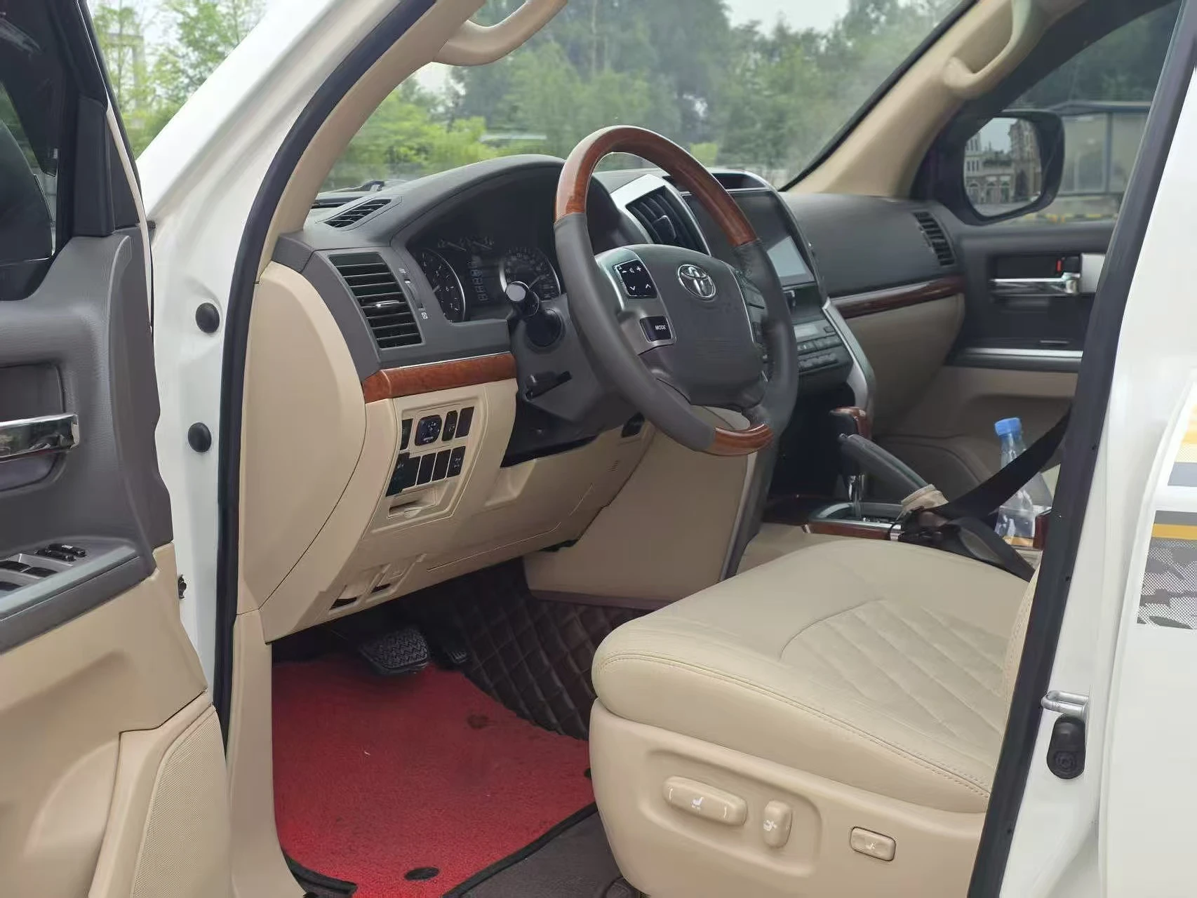 Toyota Land Cruiser  - interior