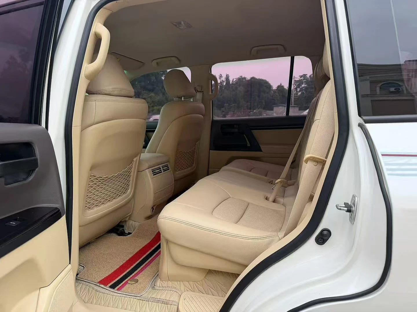 Toyota Land Cruiser Prado - interior