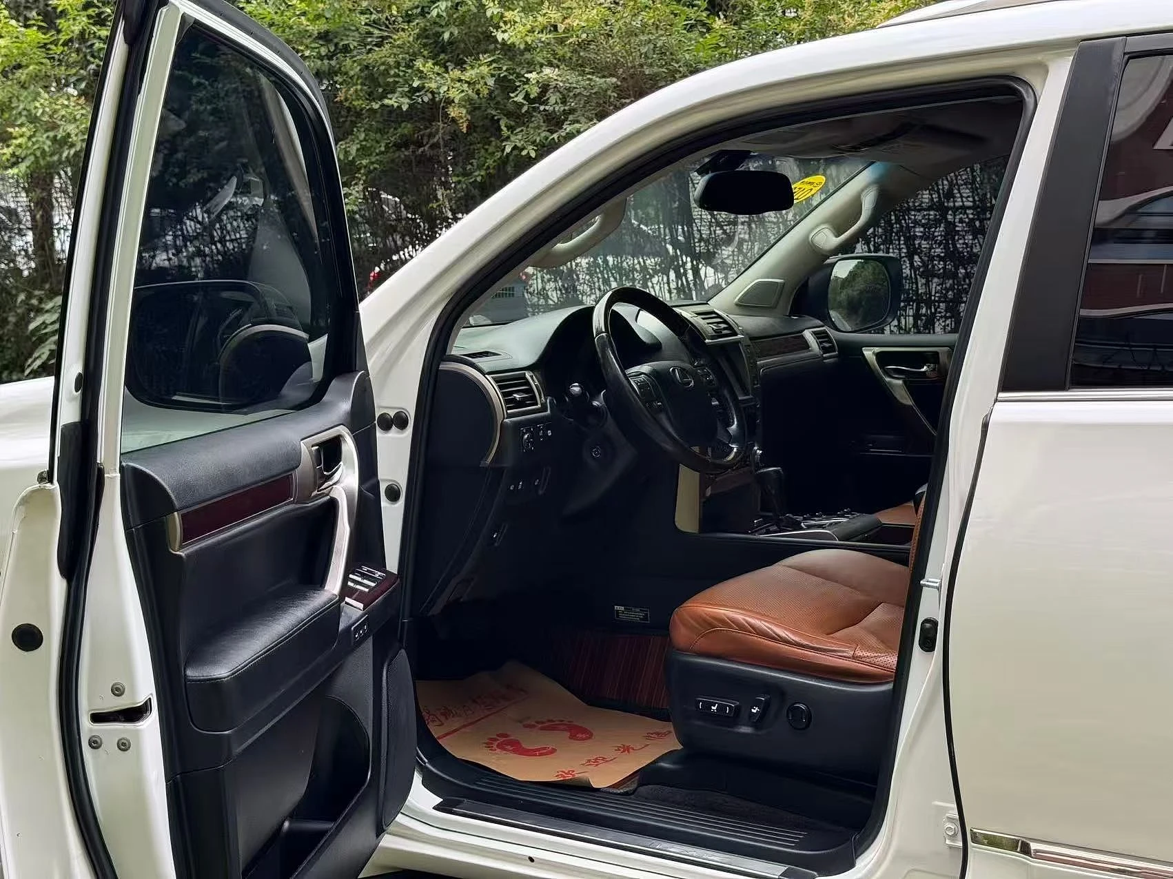 Lexus GX 400  - interior