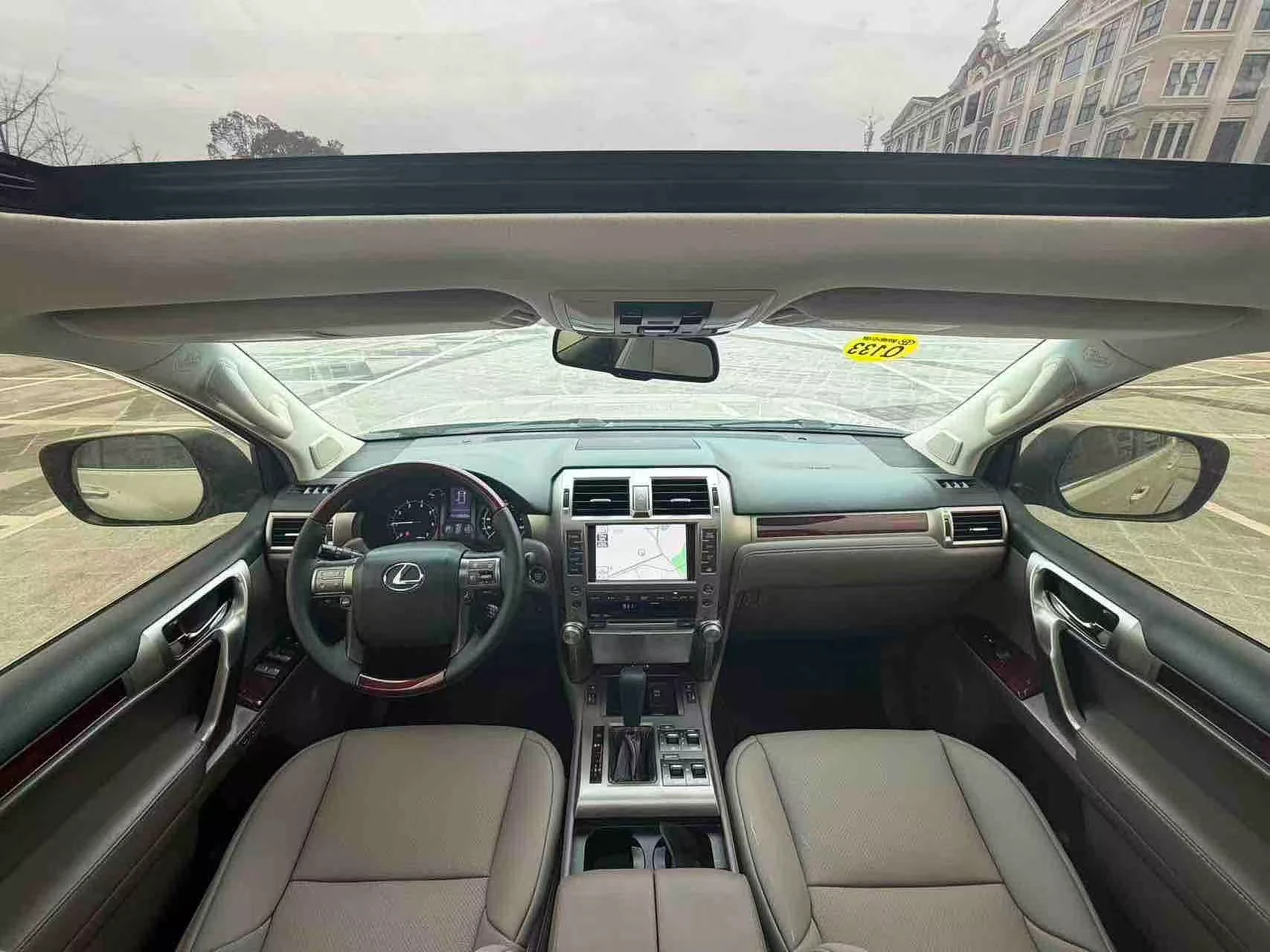 Lexus GX 460 - interior