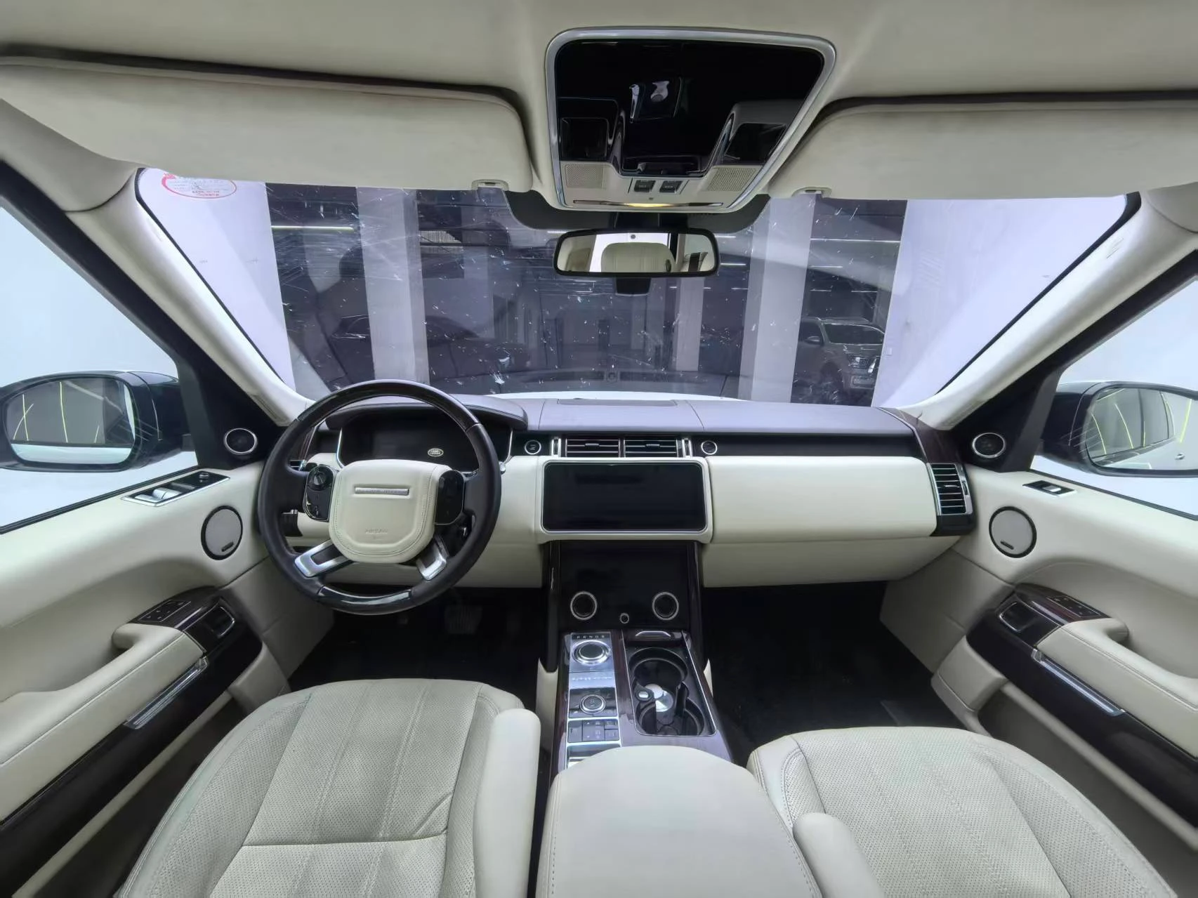 Land Rover Range Rover Standard  - interior