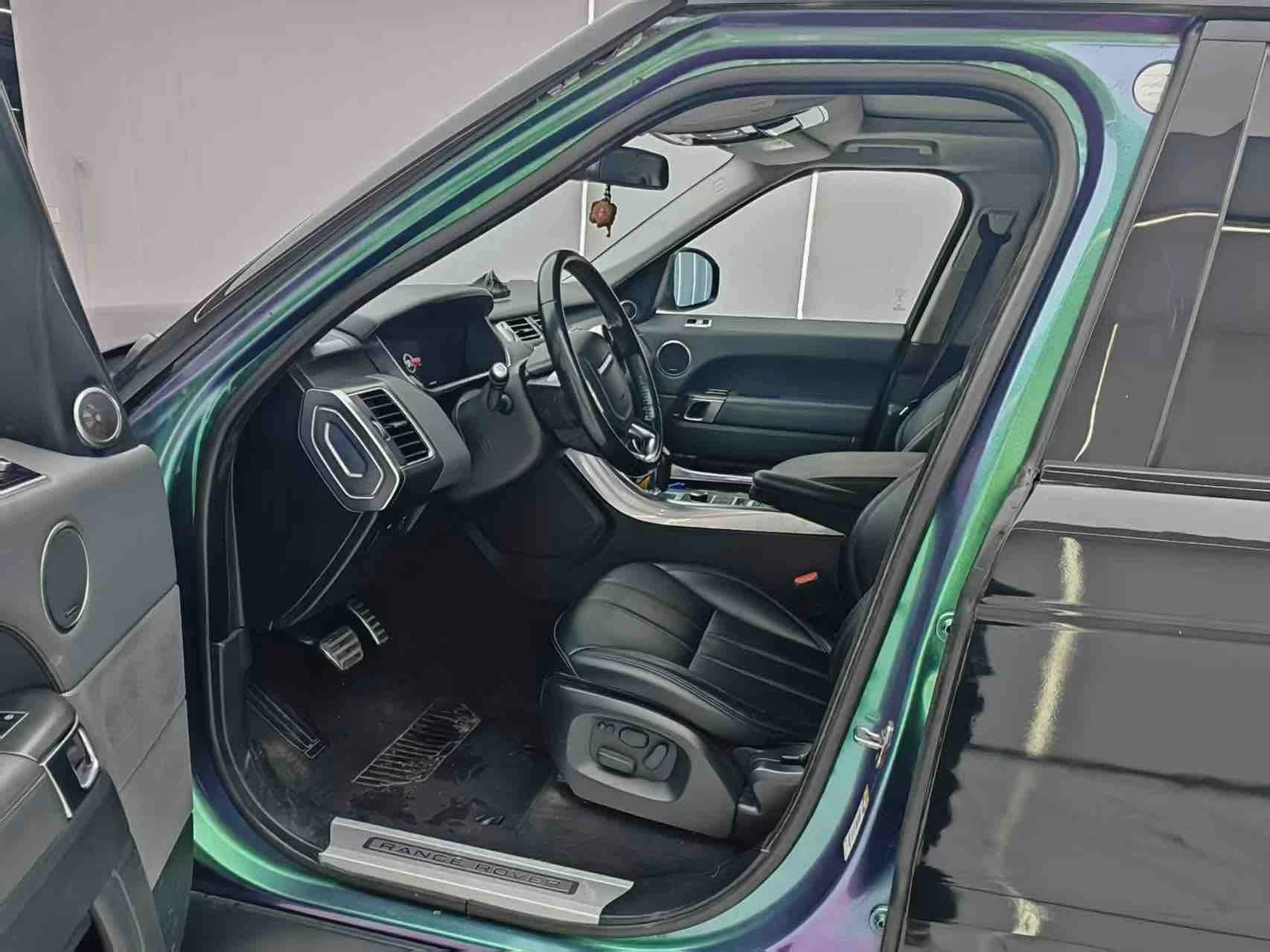 Land Rover Range Rover Sport HSE  - interior