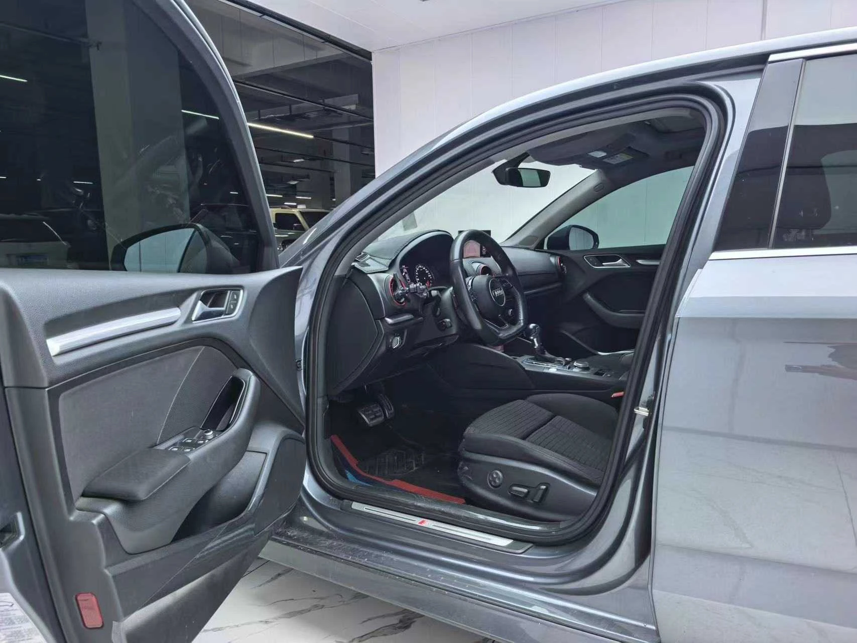AUDI A3 35 FSI  - interior