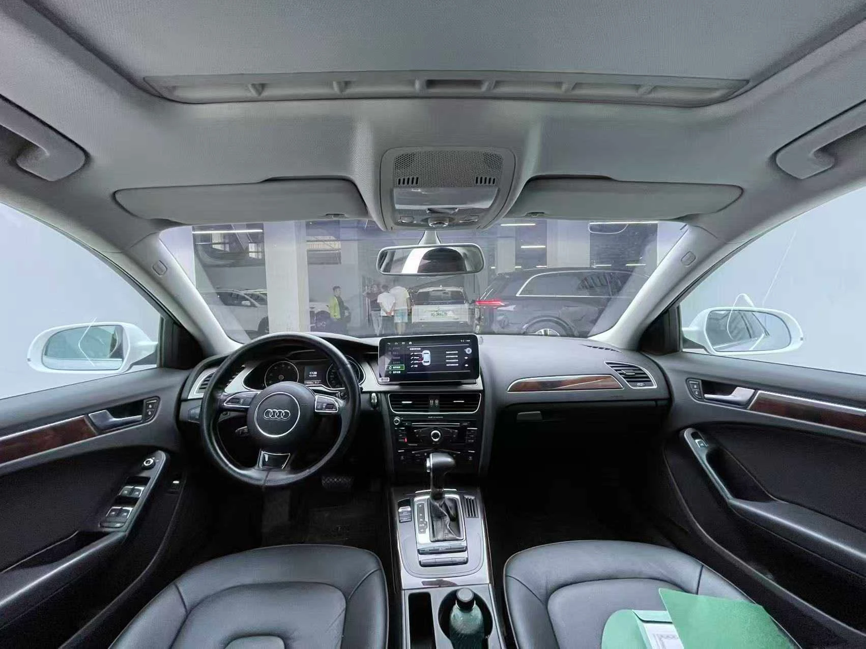 Audi A4 Luxury - interior