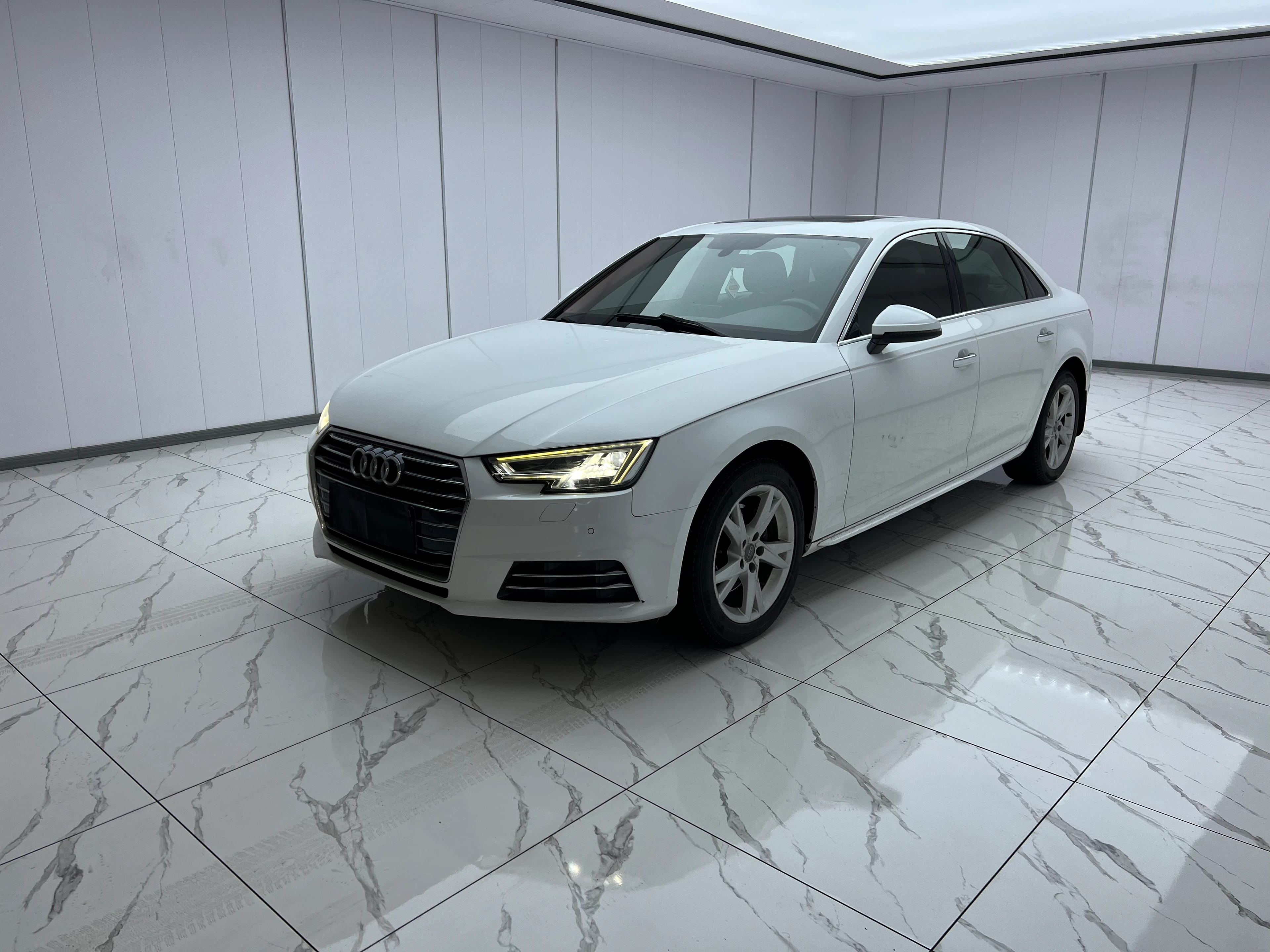 Audi A4L 2.0T 30th Anniversary 40 TFSI 