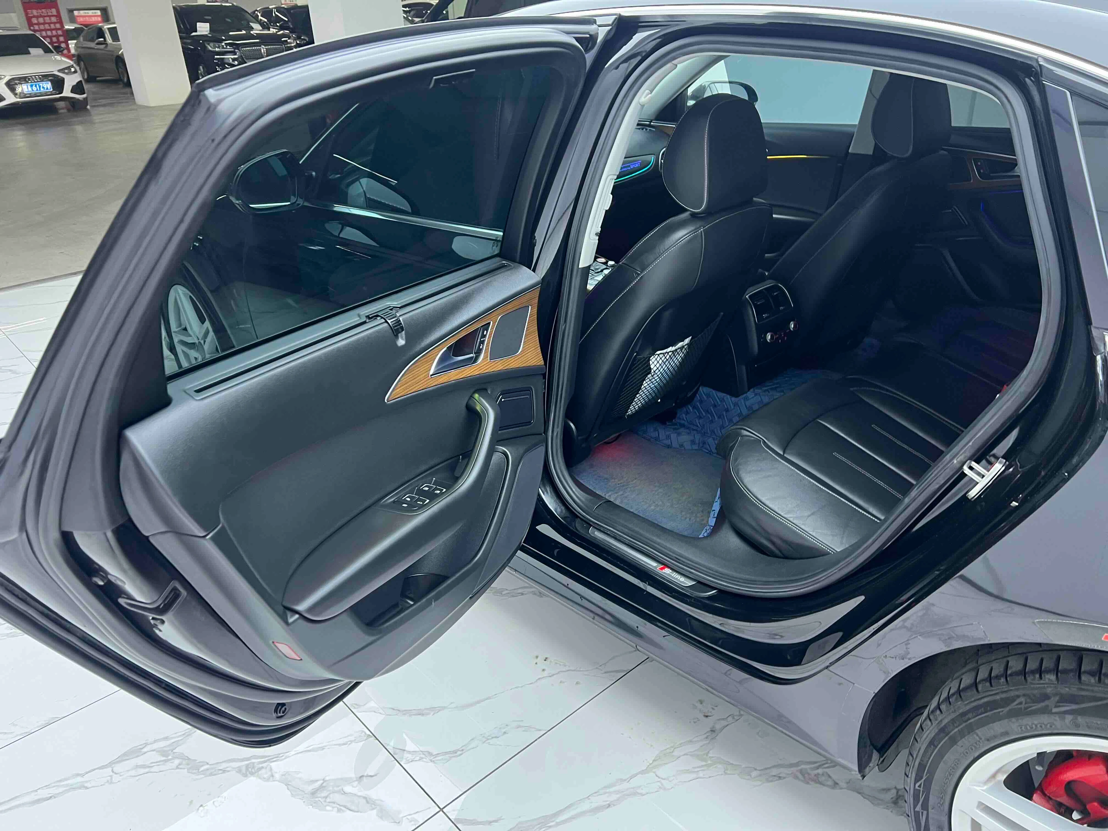 AUDI A6 30FSI  - interior