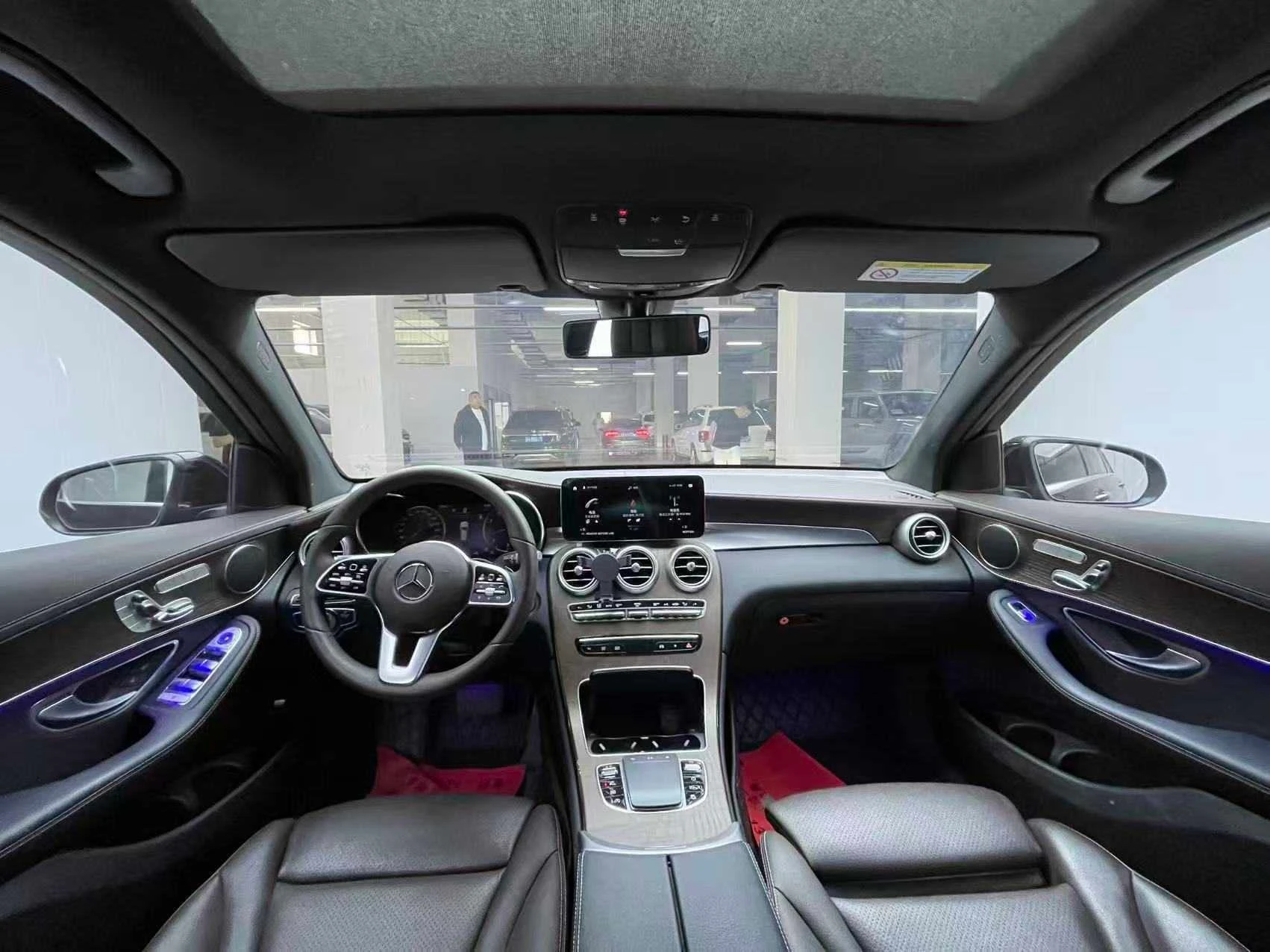 Mecedes Benz GLC 260 4WD - interior