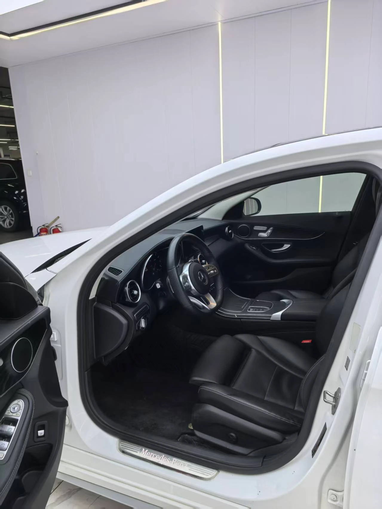 Mecedes Benz C260L Sport - interior