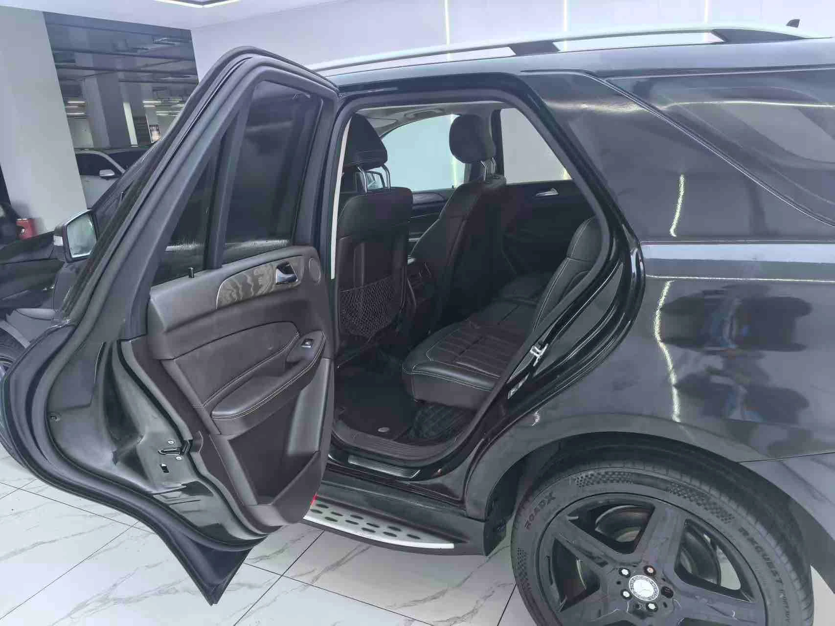 Mecedes Benz GLE400 4WD  - interior