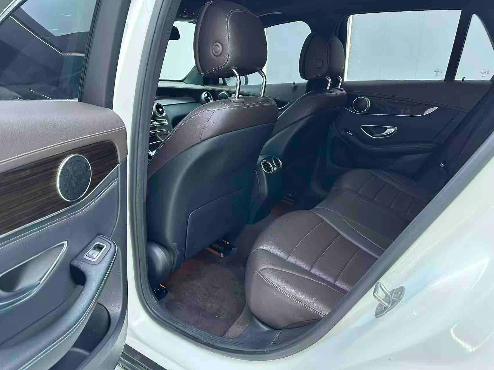 Mecedes Benz GLC260 4WD - interior
