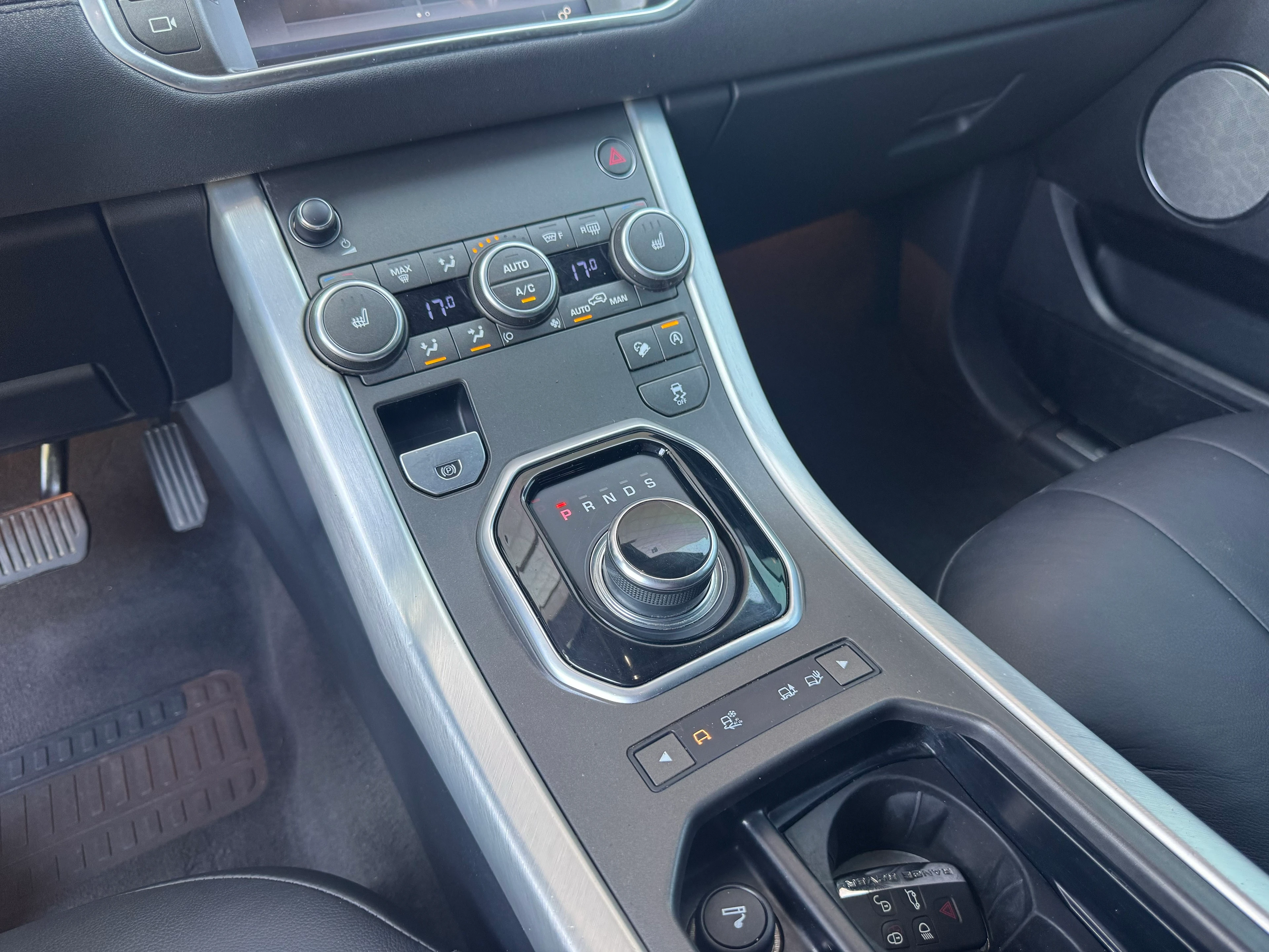 Land Rover Range Rover Evoque SE  - interior