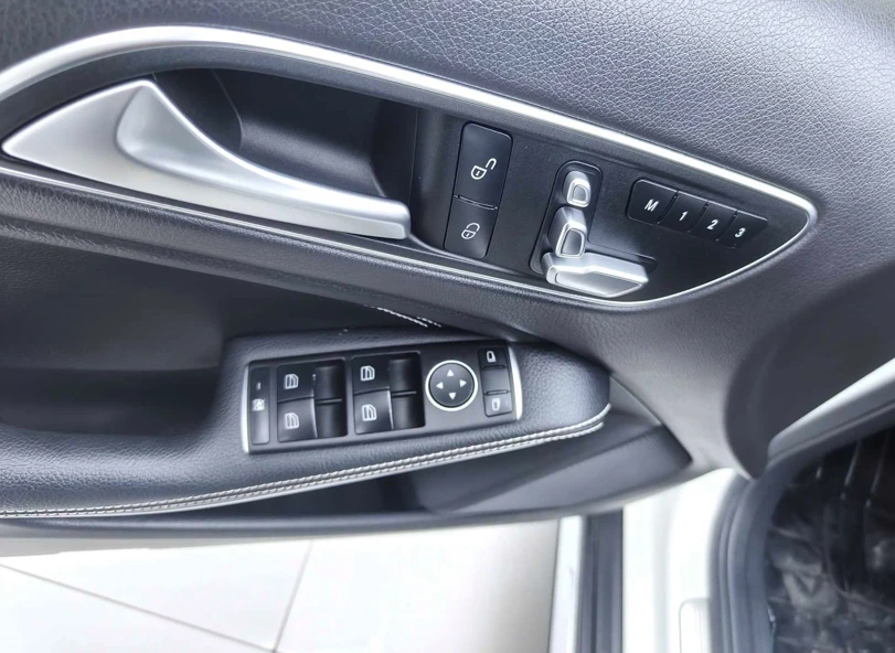 Mecedes Benz GLA200  - interior