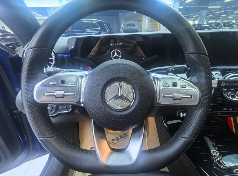 Mecedes Benz A200L Sport  - interior