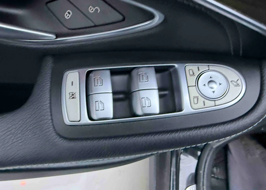 Mecedes Benz GLC260 4WD  - interior