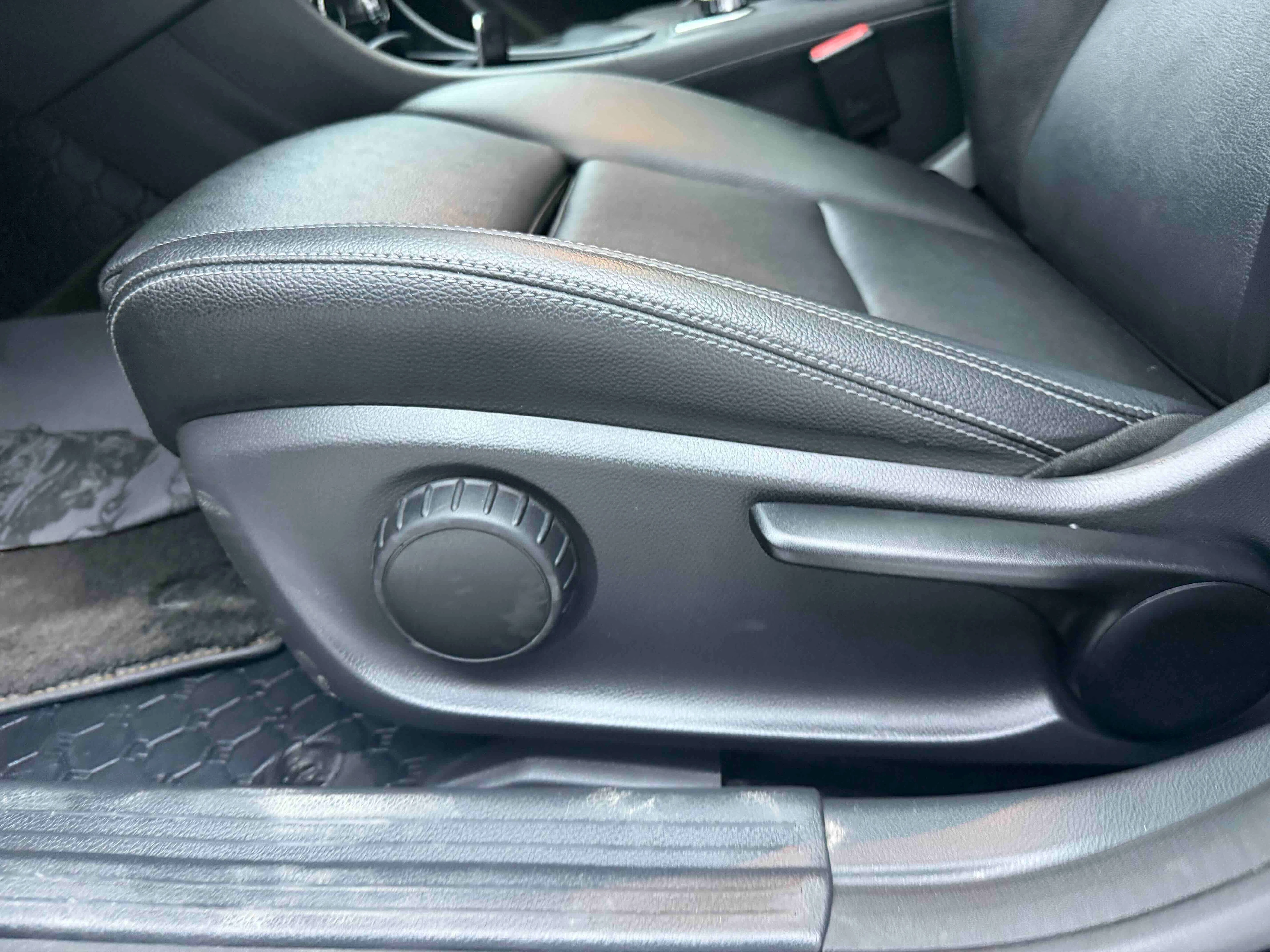 Mecedes Benz CLA200  - interior