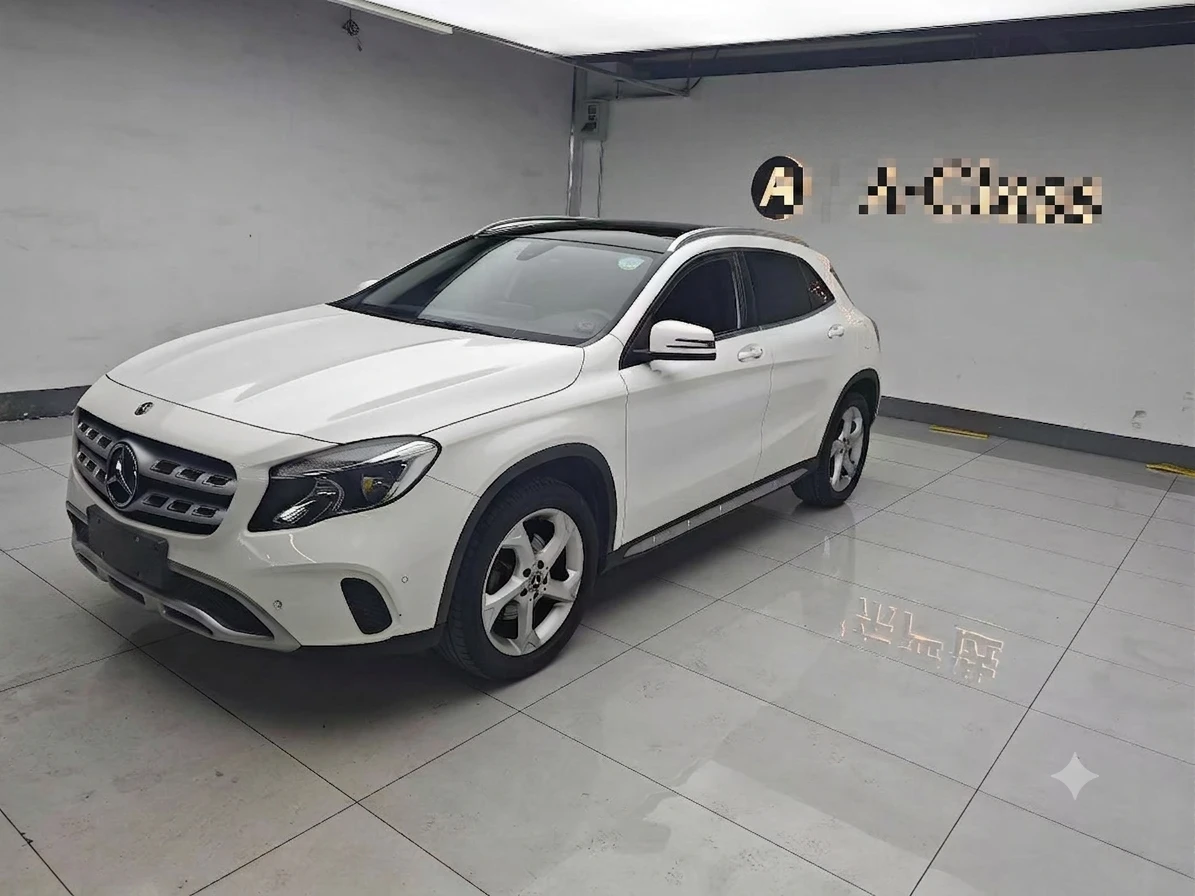 Mecedes Benz GLA200 